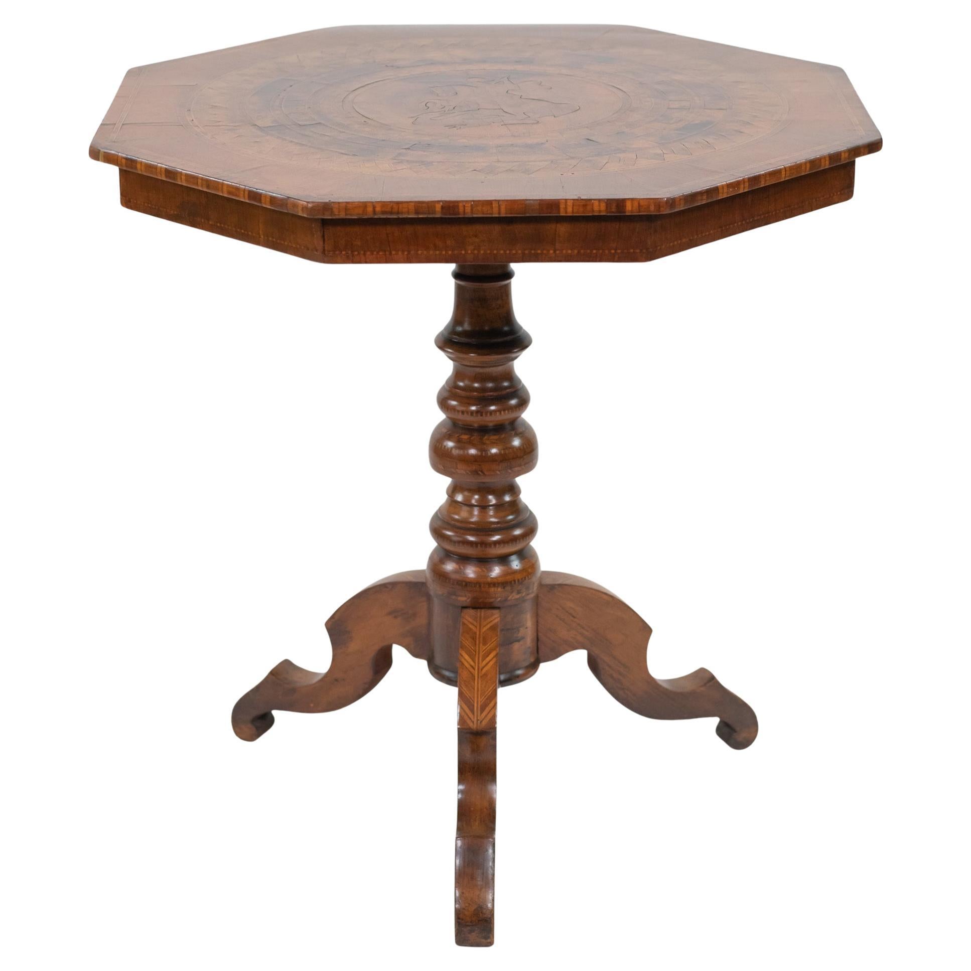 Table octogonale en ronce de noyer de la fin du XIXe siècle de style Renaissance italienne