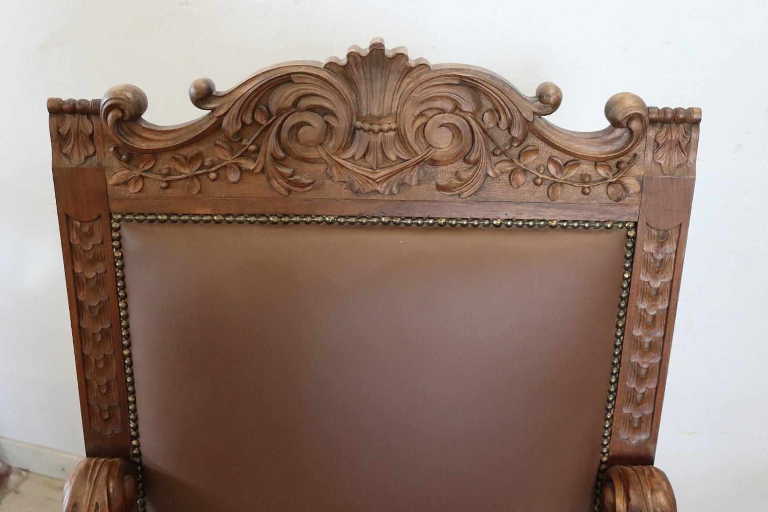 Late 19th Century Italian Renaissance Style Carved Walnut Pair of Throne Chairs In Good Condition For Sale In Casale Monferrato, IT