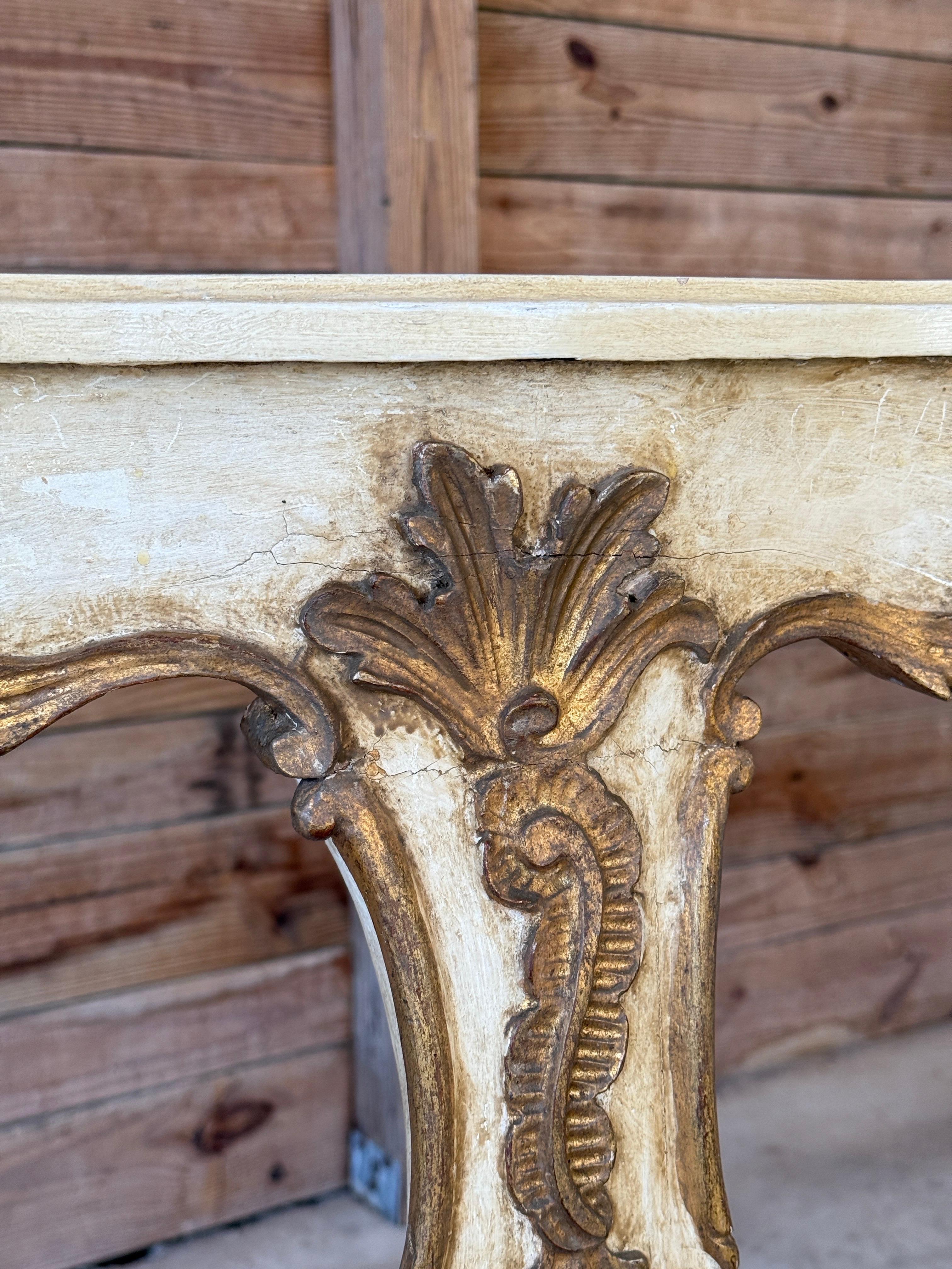 Table console italienne Rocco de la fin du 19e siècle, sculptée à la main en bois doré et peinte en vente 3