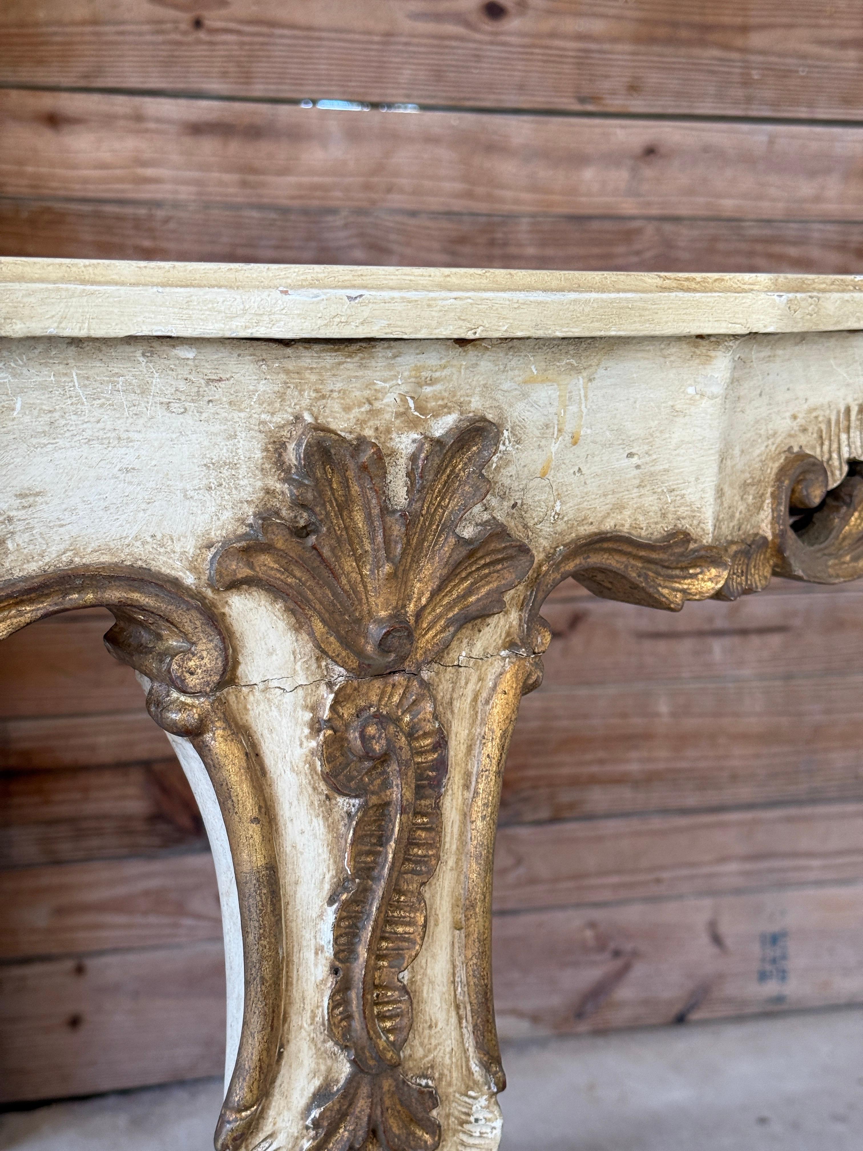 Table console italienne Rocco de la fin du 19e siècle, sculptée à la main en bois doré et peinte en vente 4