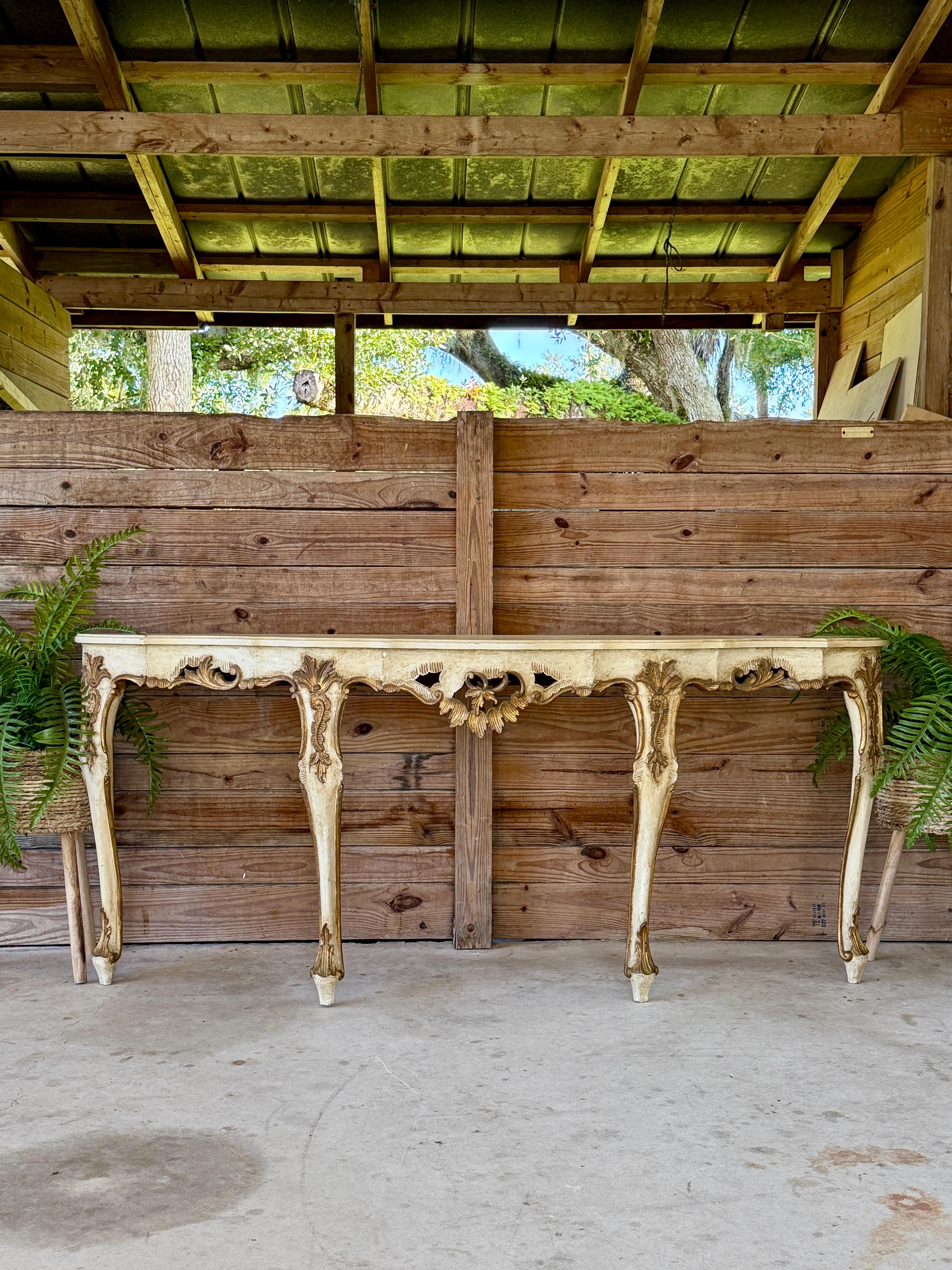 Table console italienne Rocco de la fin du 19e siècle, sculptée à la main en bois doré et peinte en vente 10