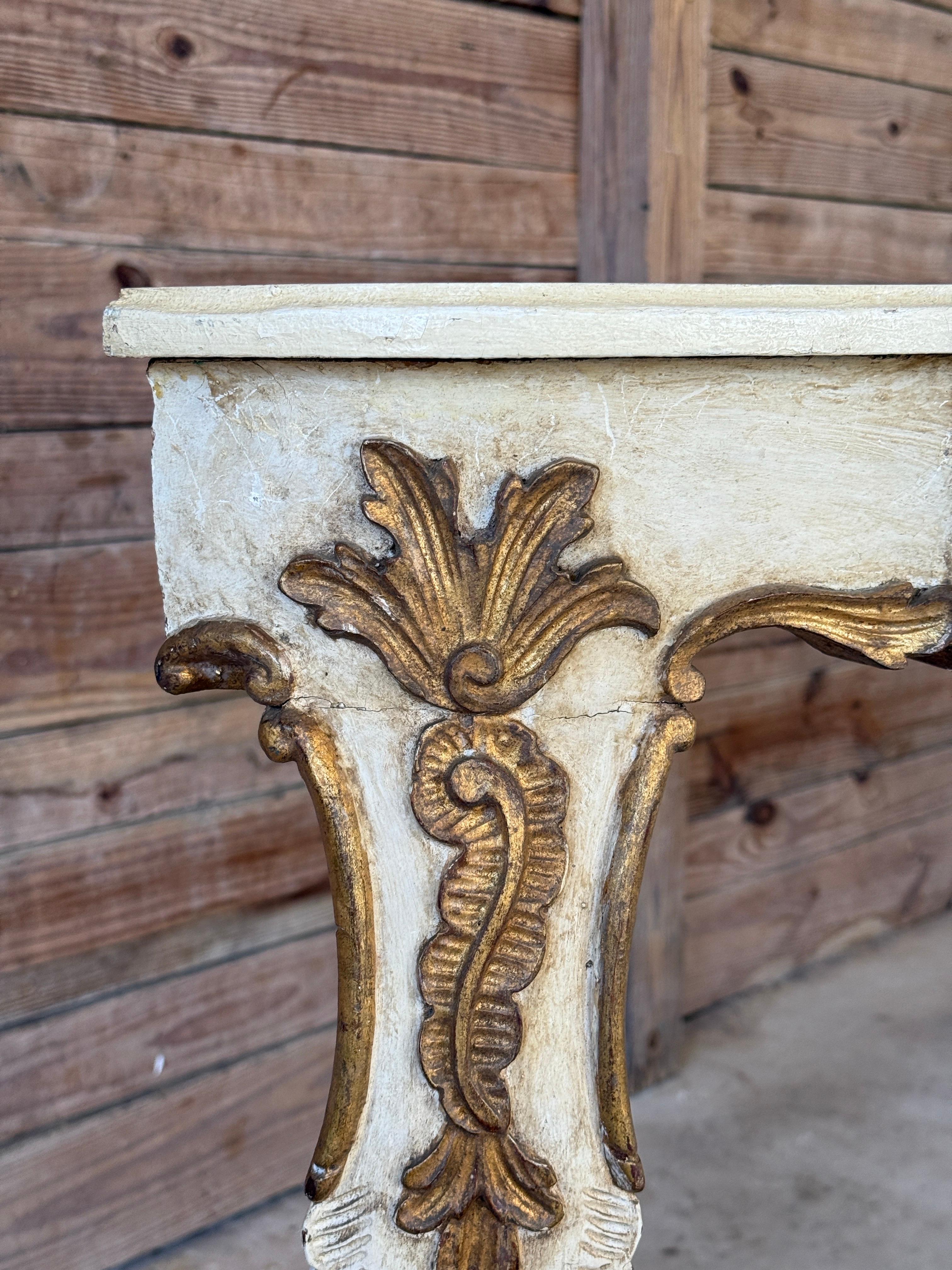 Louis XV Table console italienne Rocco de la fin du 19e siècle, sculptée à la main en bois doré et peinte en vente