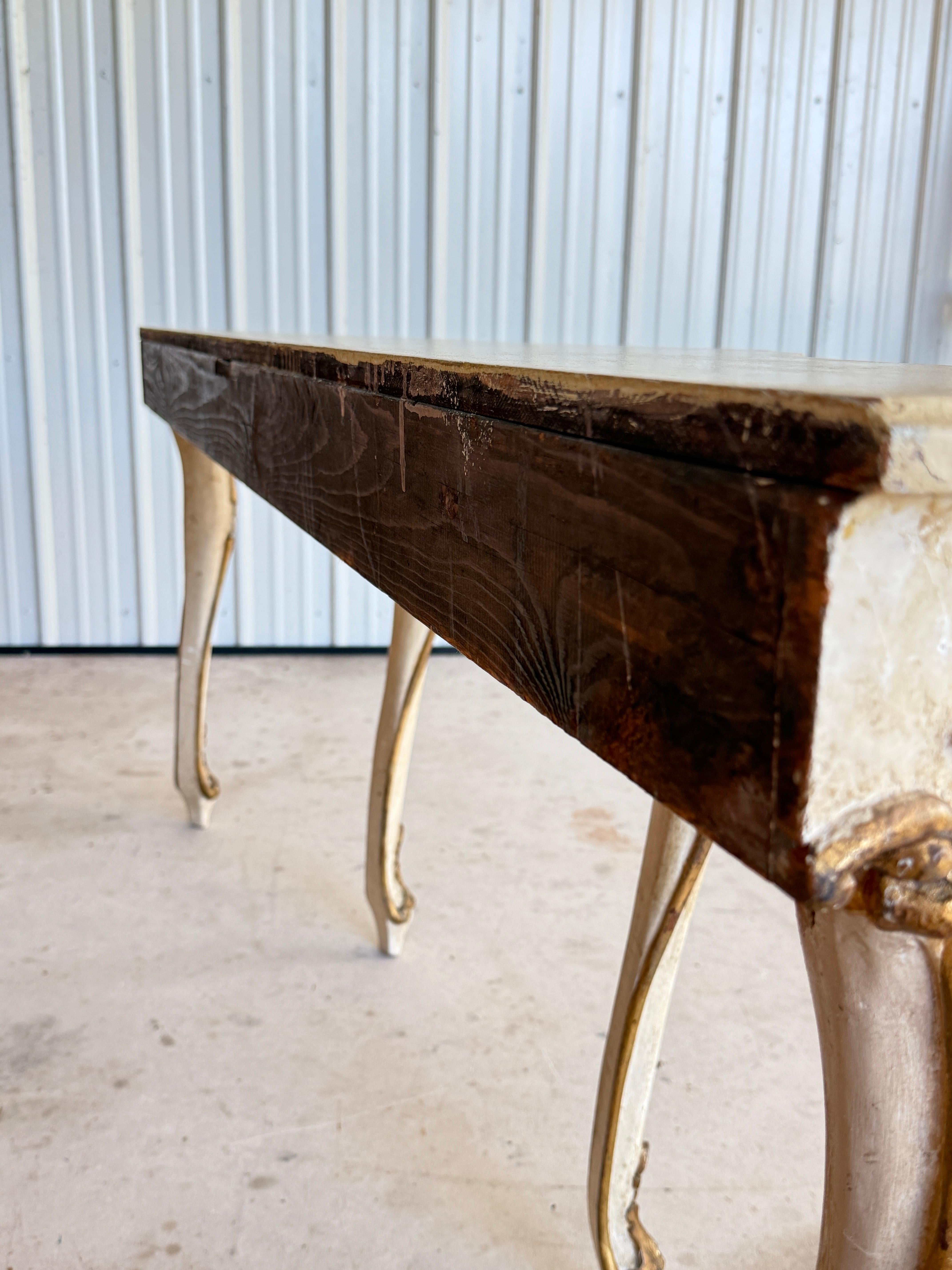 Table console italienne Rocco de la fin du 19e siècle, sculptée à la main en bois doré et peinte Bon état - En vente à North Fort Myers, FL