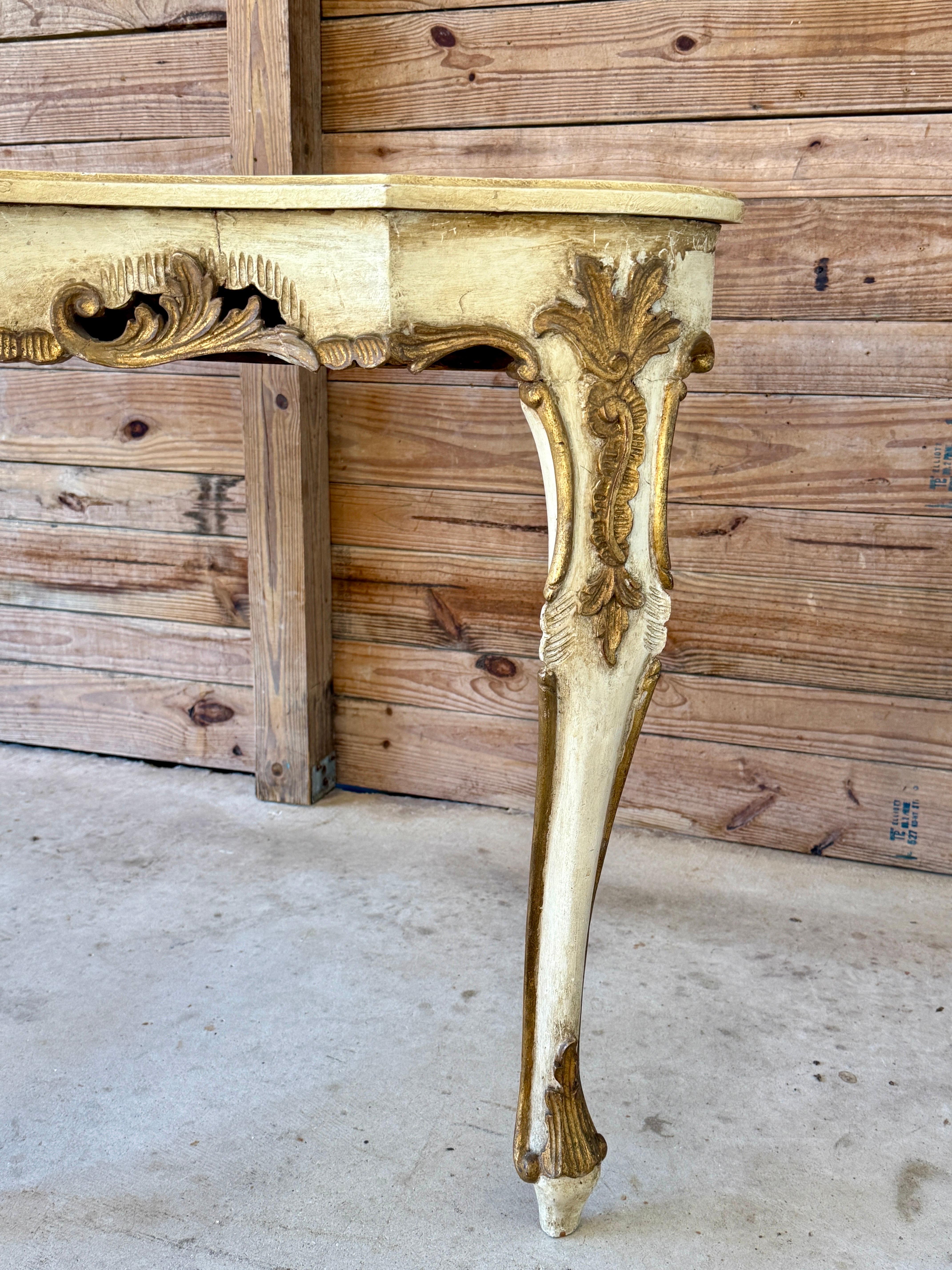 Table console italienne Rocco de la fin du 19e siècle, sculptée à la main en bois doré et peinte en vente 1