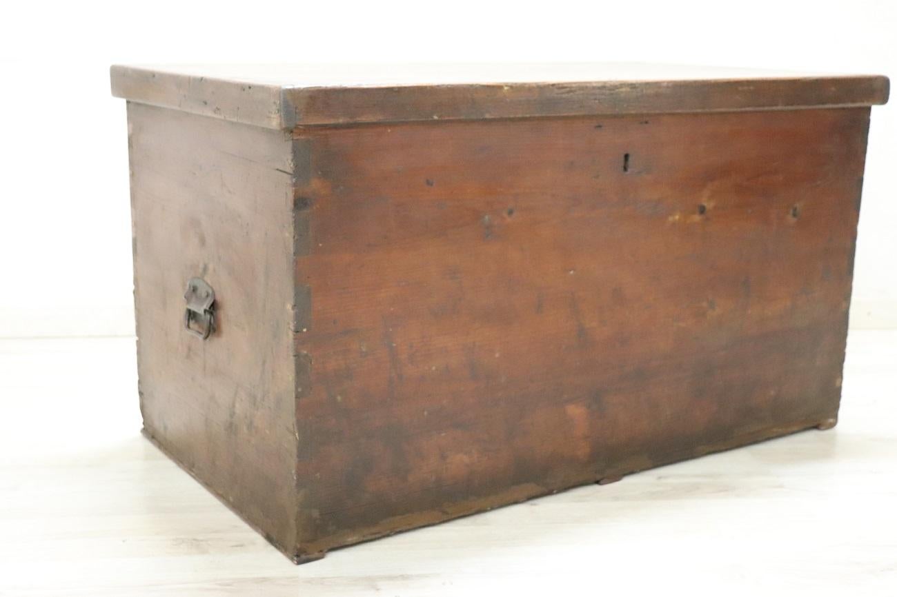 Late 19th Century Italian Rustic Antique Trunk in Fir Wood In Good Condition For Sale In Casale Monferrato, IT