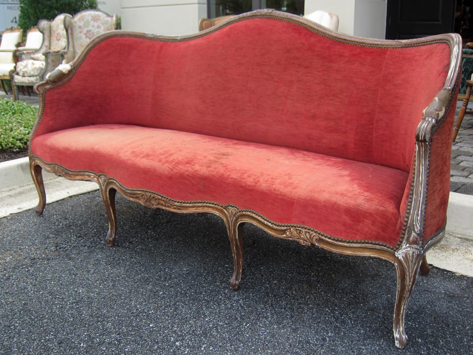Late 19th Century Italian Settee, Carved In Good Condition For Sale In Atlanta, GA