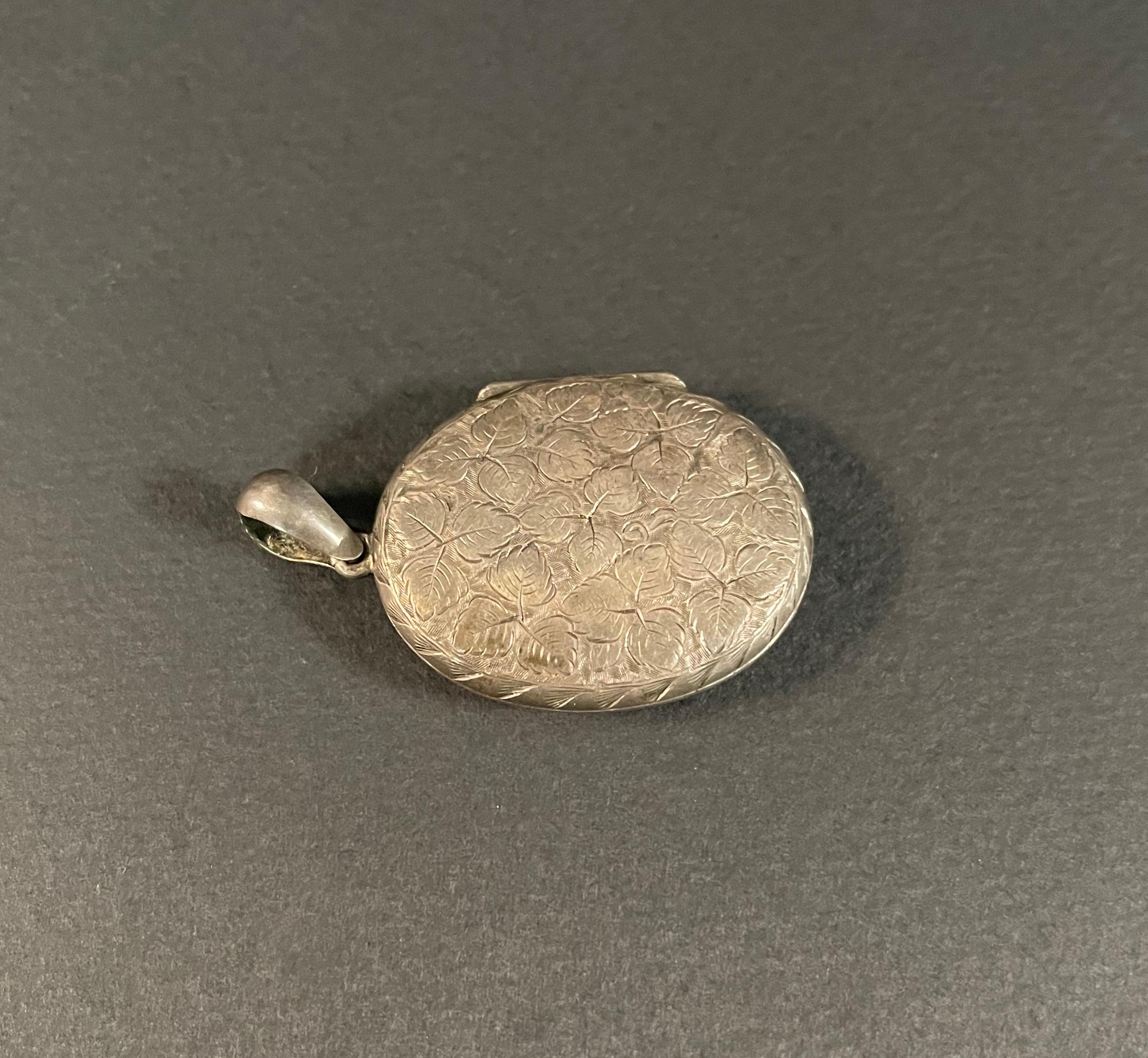 Portapillole in argento con marchio di fabbrica della fine del XIX secolo In condizioni buone in vendita a Roma, IT