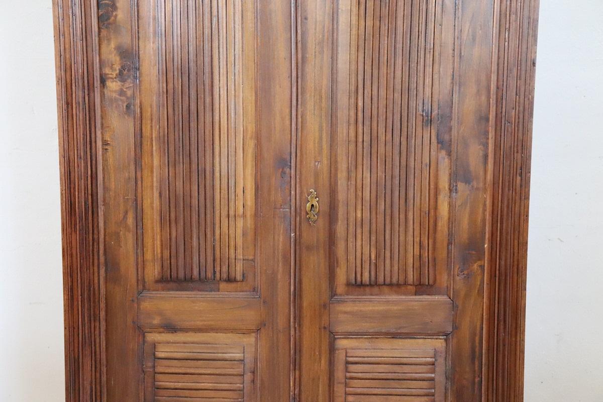 Petite armoire ancienne en bois de peuplier massif de la fin du 19e siècle en Italie Bon état - En vente à Casale Monferrato, IT