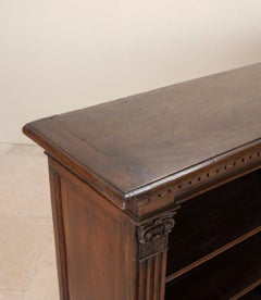 Italienisches Bücherregal aus Nussbaumholz, 19.