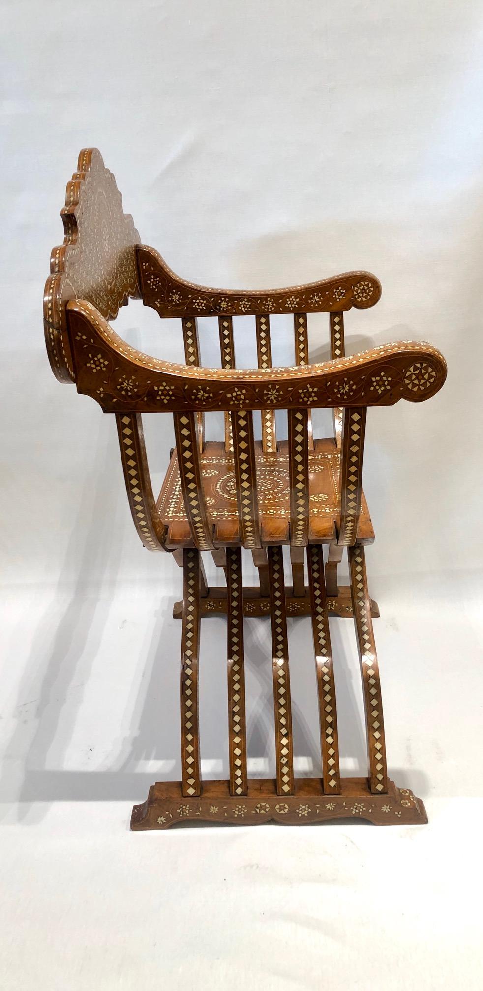 Late 19th Century Italian Walnut Folding Savonarola Chair In Good Condition In West Hollywood, CA