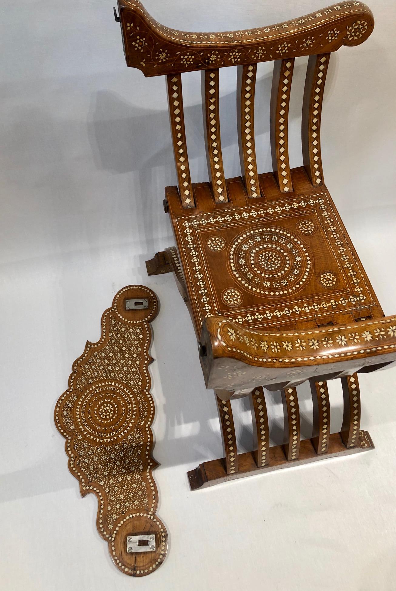 Late 19th Century Italian Walnut Folding Savonarola Chair 1