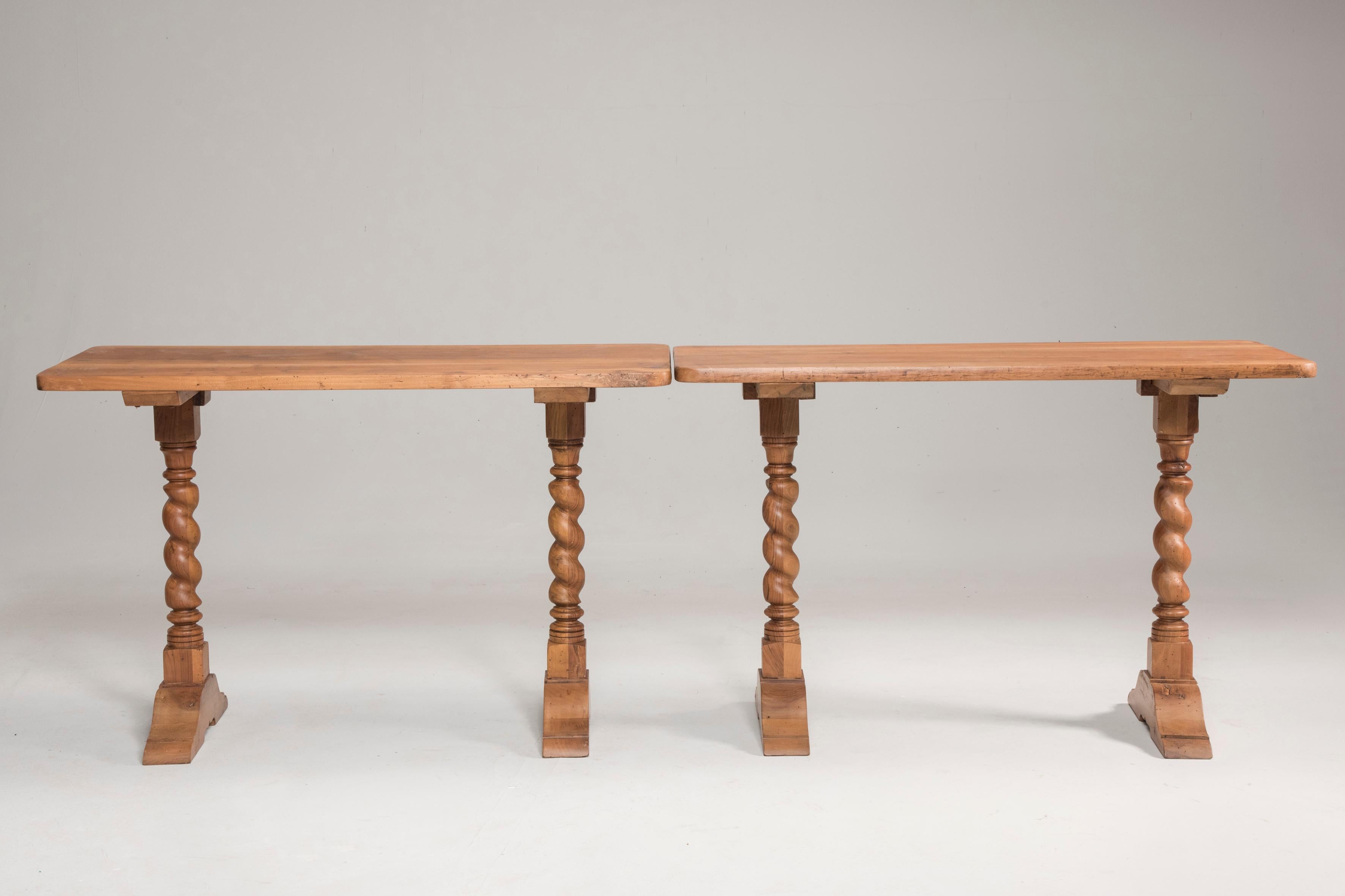 Walnut wood single top wax finishing spool legs table console. From Italy from late 19th century. Restored in conservative way. Only one available.
The most appreciable detail is the fact that the top is formed by a single piece of wood. Each table
