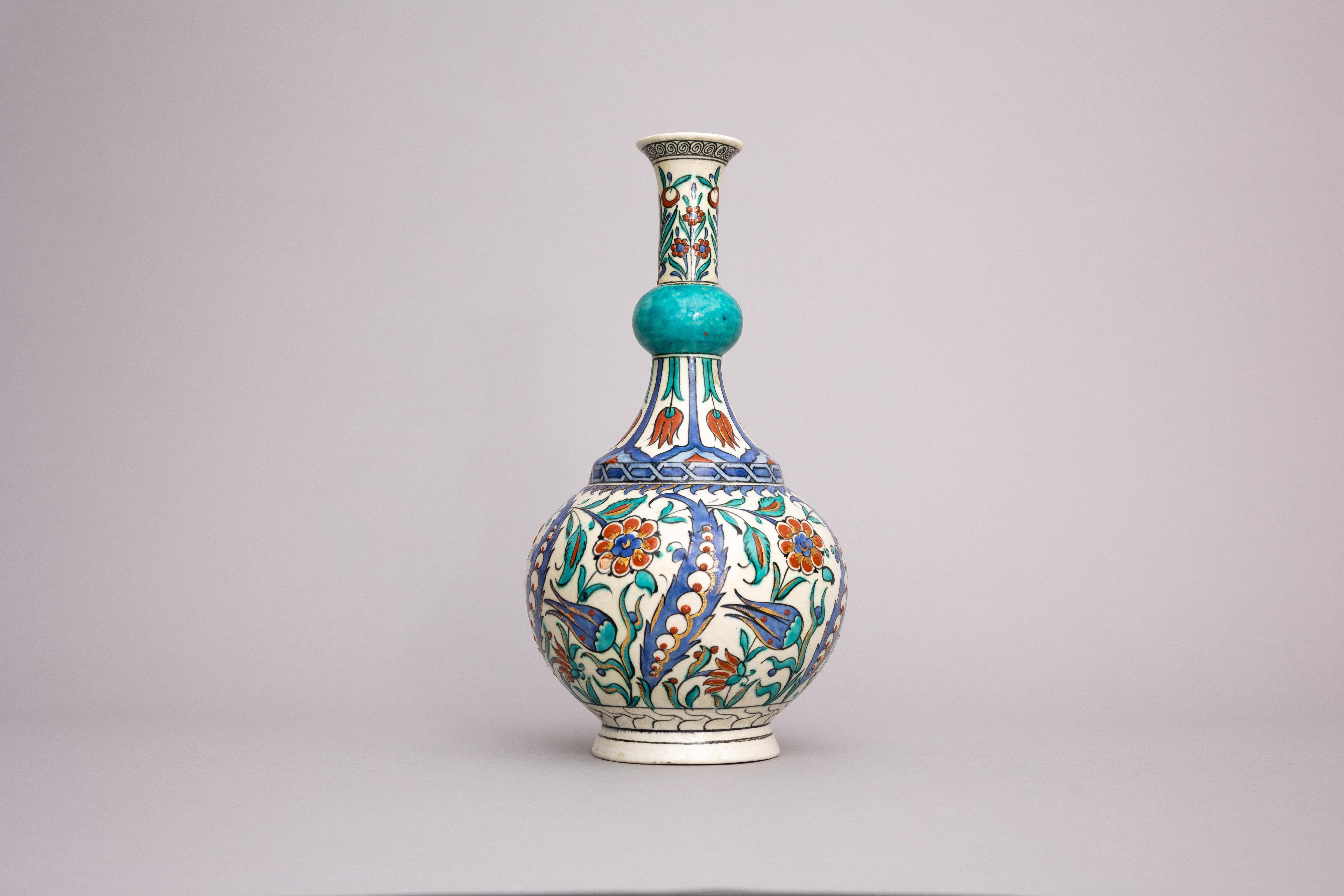 Peint à la main Vase de style Iznik de la fin du XIXe siècle par Samson en vente