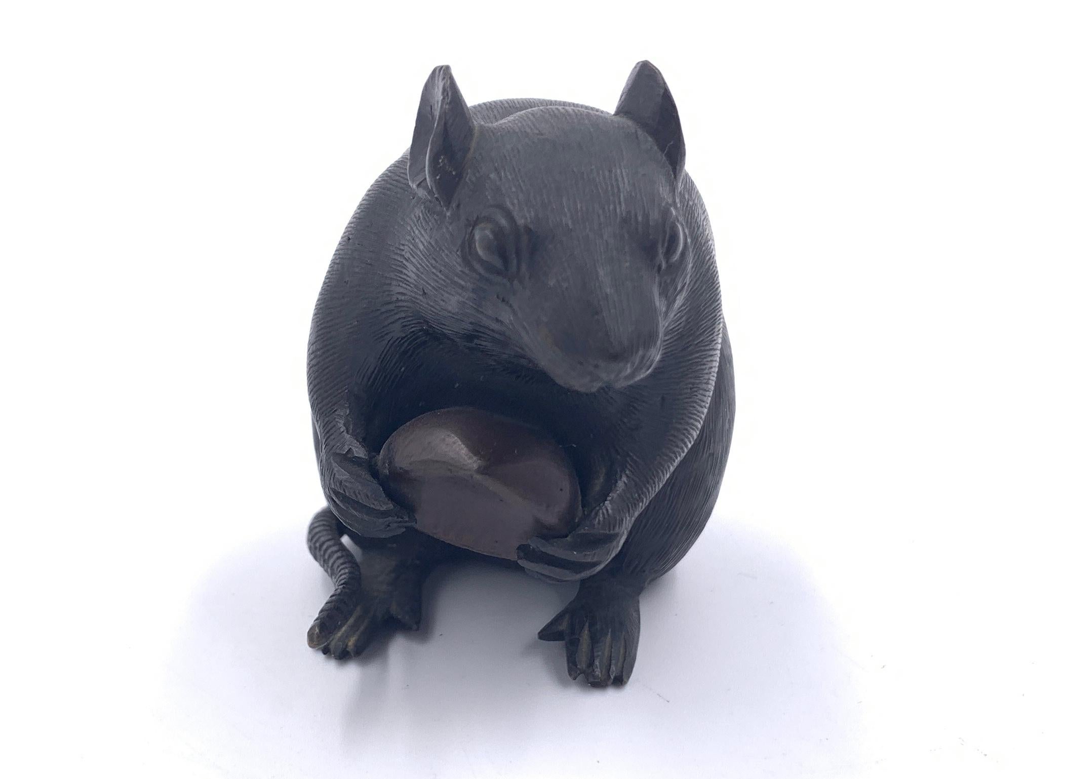 Late 19th Century Japanese Bronze Okimono of a Rat Clutching a Chestnut, Meiji For Sale 1