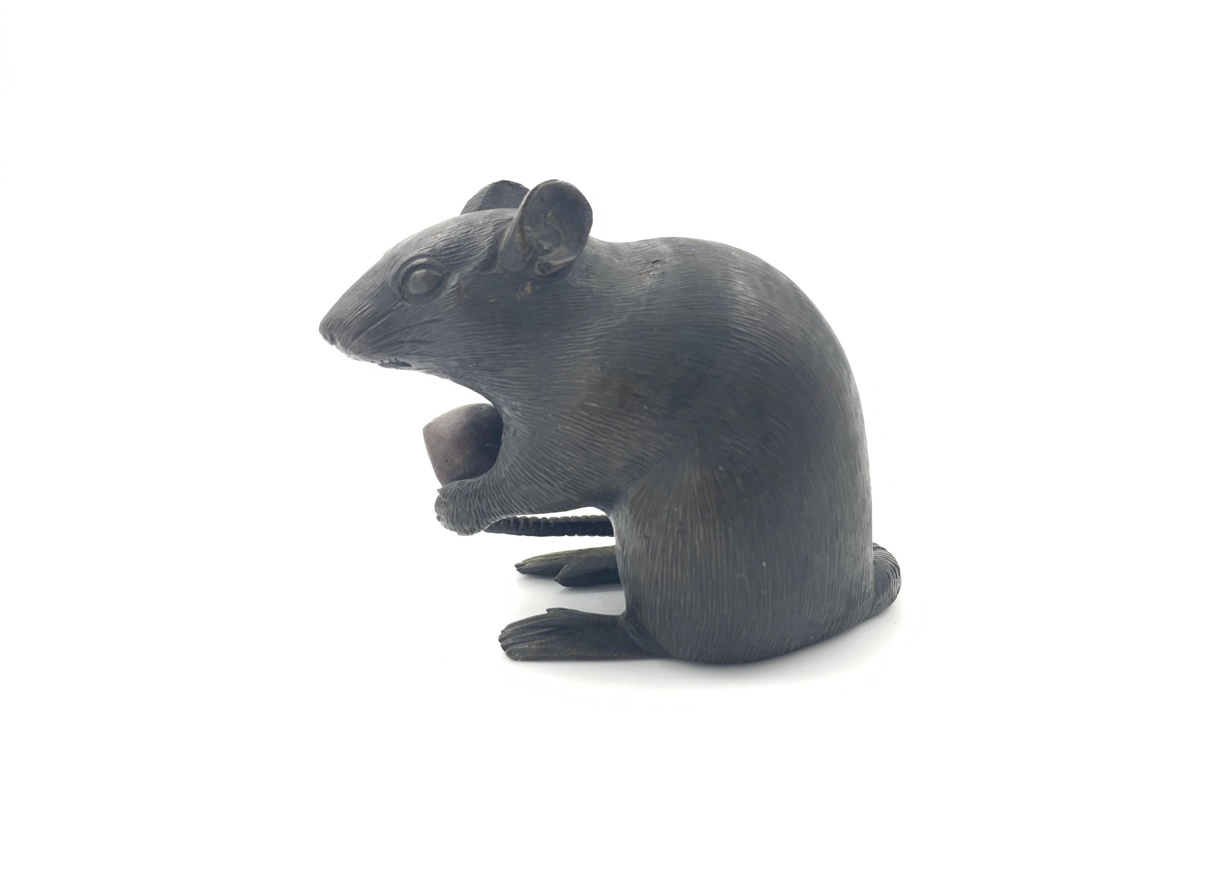 Late 19th Century Japanese Bronze Okimono of a Rat Clutching a Chestnut, Meiji For Sale 3