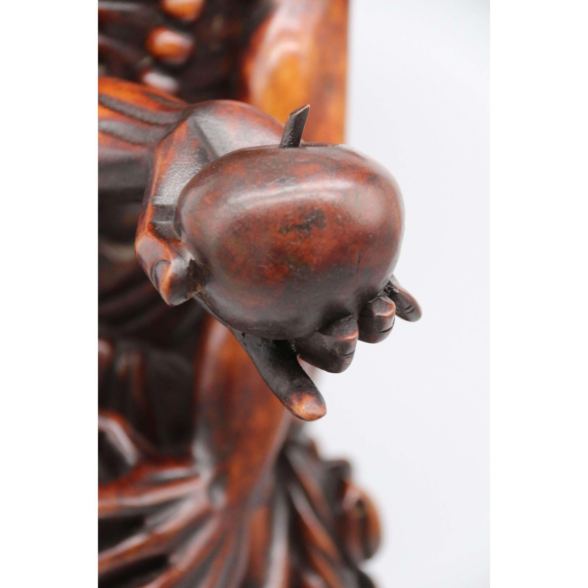 Late 19th Century Japanese Carved Hardwood Okimono of a Man, circa 1890 For Sale 7