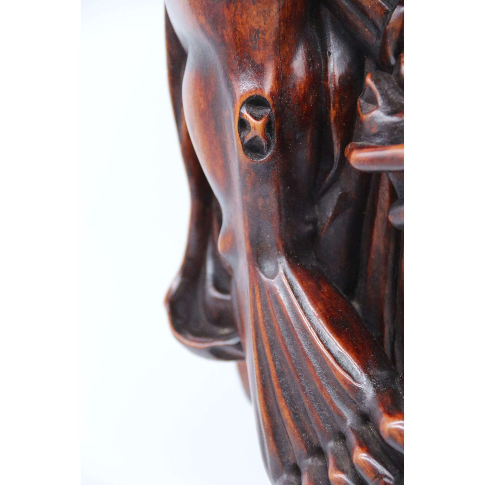 Late 19th Century Japanese Carved Hardwood Okimono of a Man, circa 1890 For Sale 10