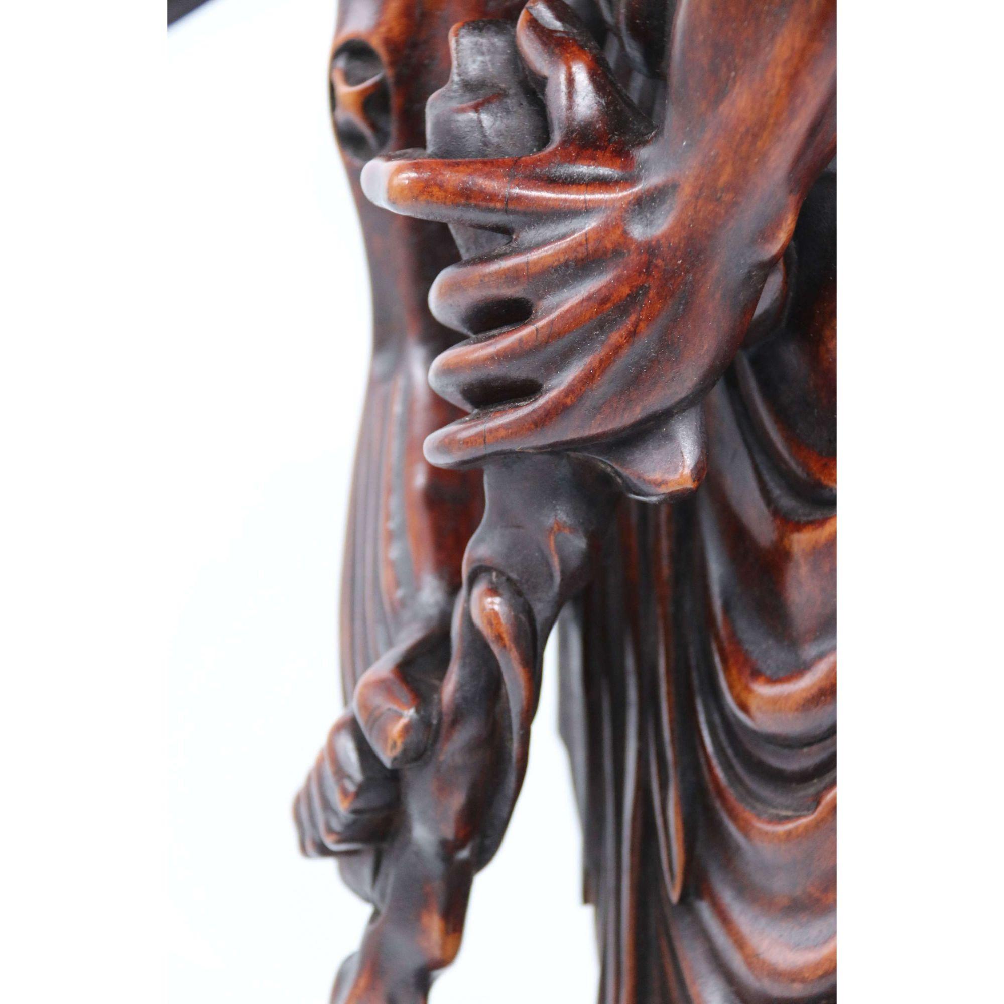 Late 19th Century Japanese Carved Hardwood Okimono of a Man, circa 1890 For Sale 12