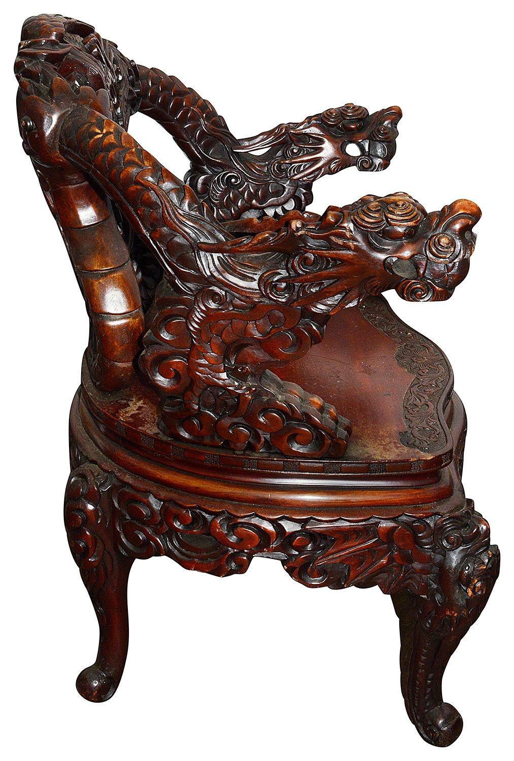 Sculpté à la main Fin du 19ème siècle, fauteuil japonais en bois sculpté en vente