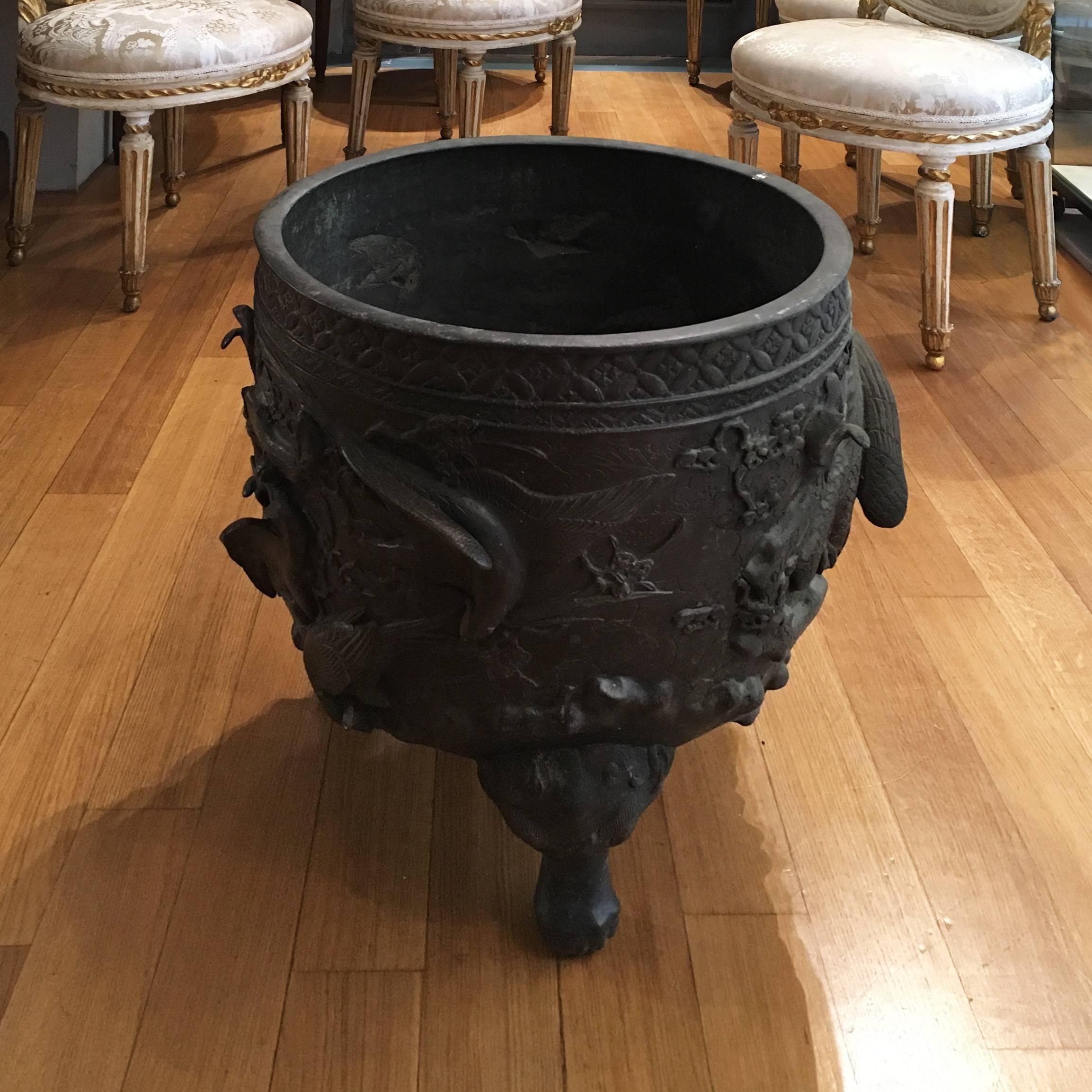 20th Century Japanese Cast Bronze Planter or Cachepot from the Meiji Period For Sale 9