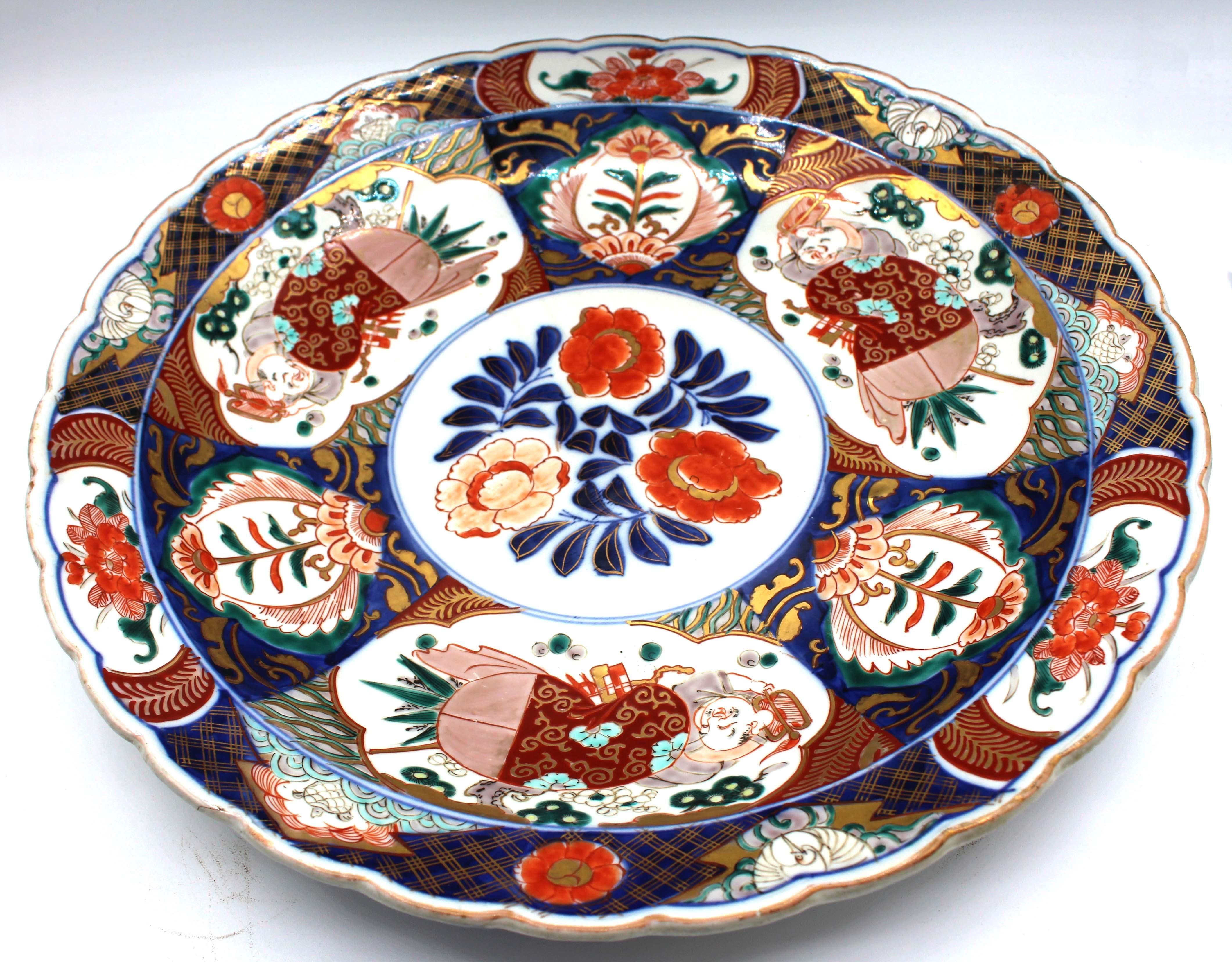 Late 19th Century Japanese Imari Charger In Good Condition For Sale In Chapel Hill, NC