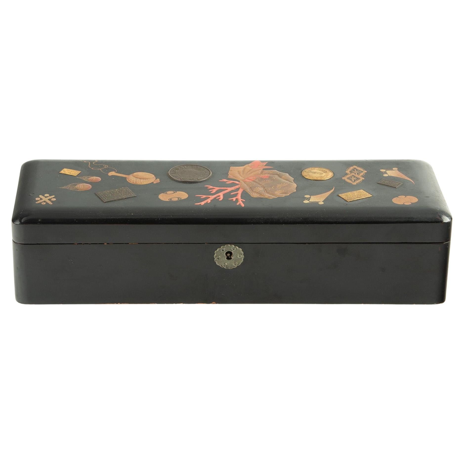 Late 19th Century Japanese Lacquer Box with Coral Design For Sale