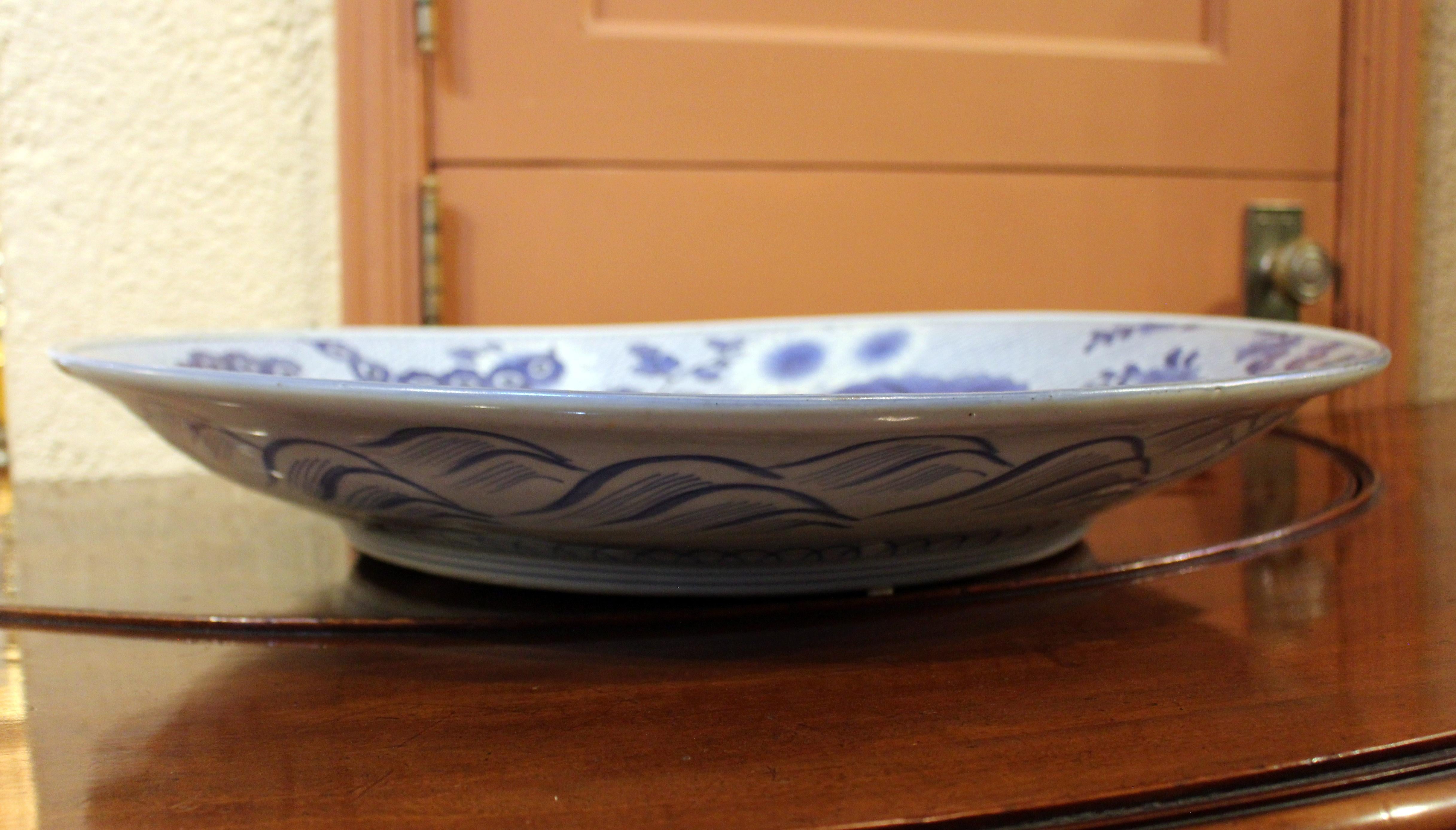 Late 19th Century Japanese Massive Scale Arita Blue & White Charger In Good Condition For Sale In Chapel Hill, NC