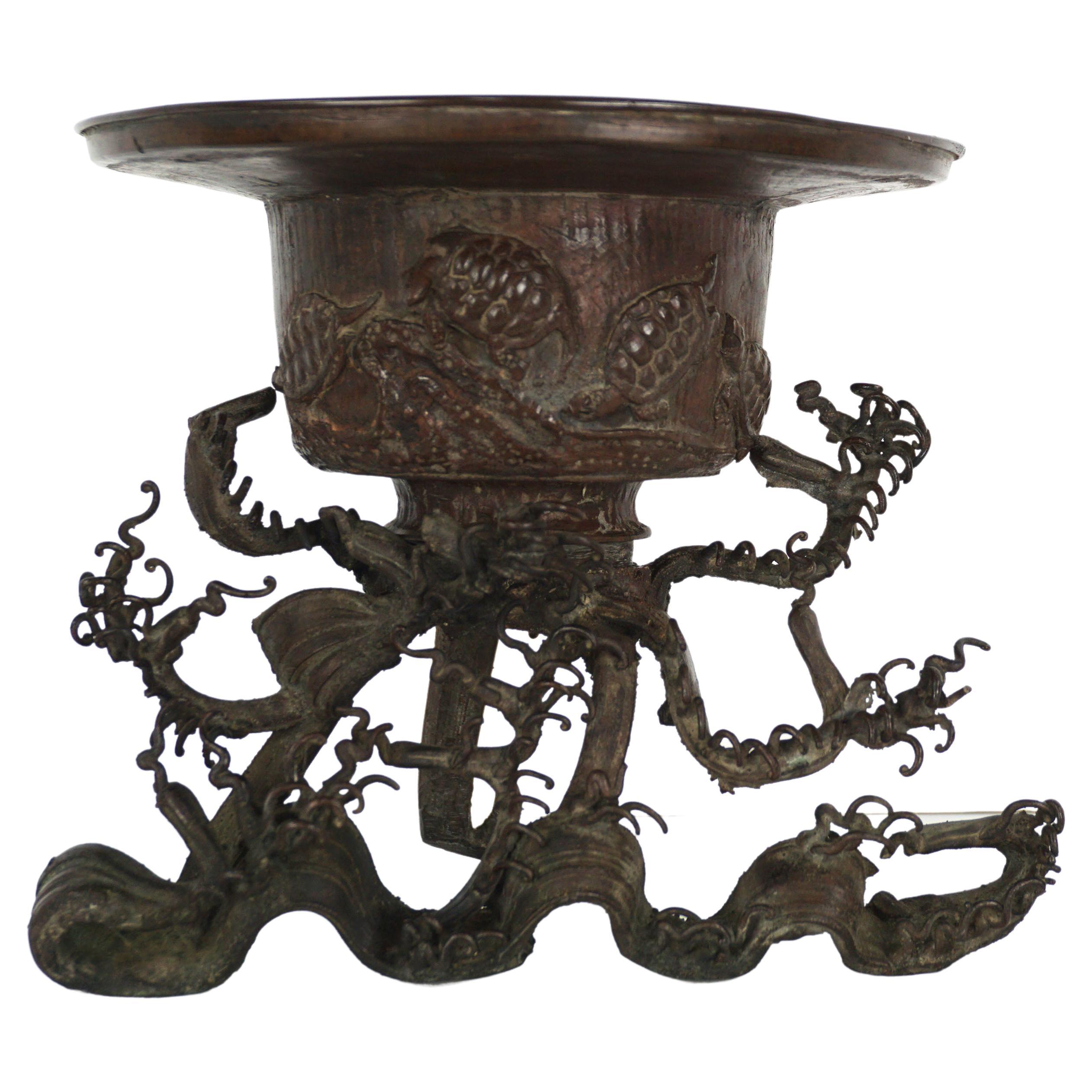 Fin du 19ème siècle Japonais Meiji Bronze Usubata avec tortues pour Ikebana en vente