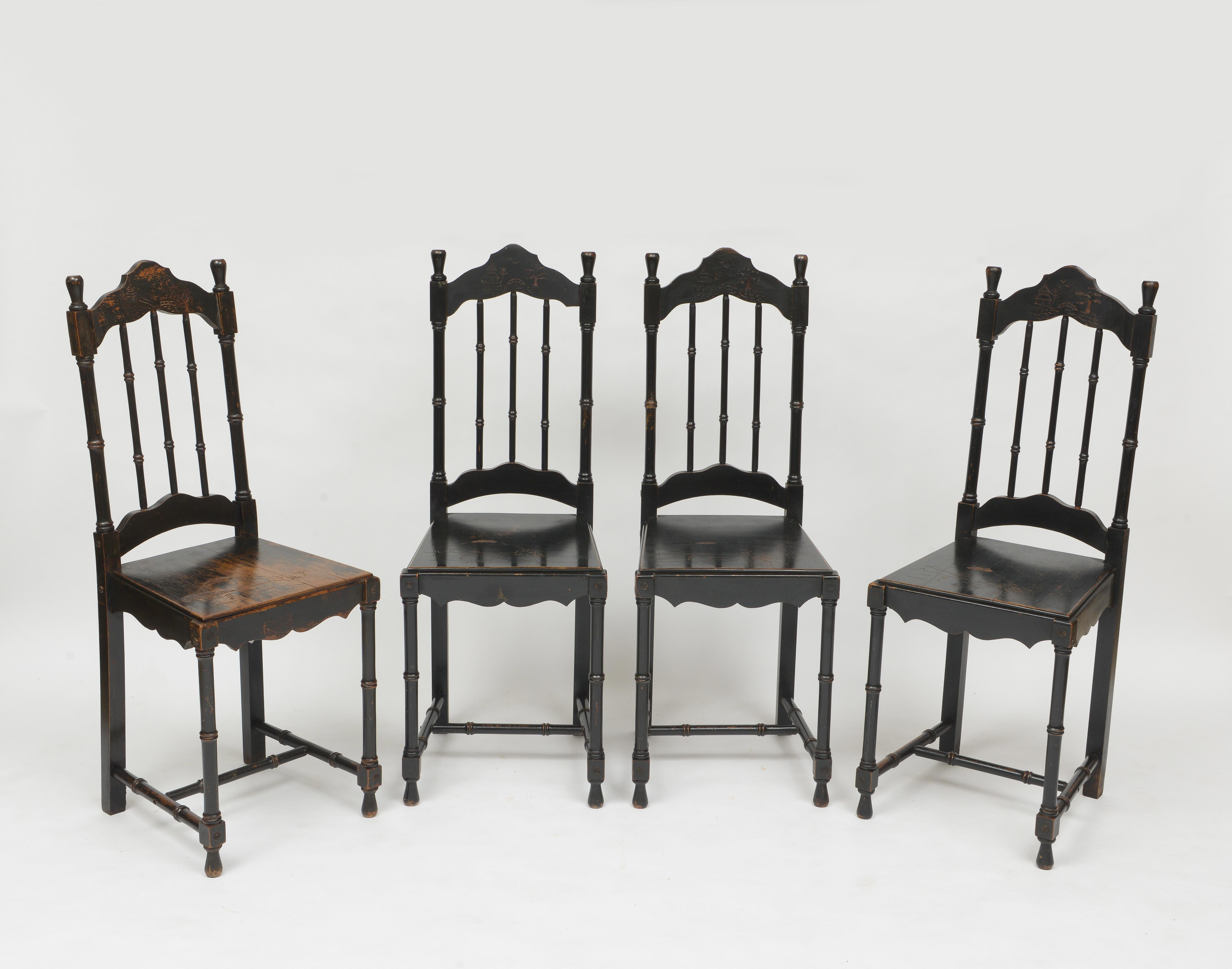 Japonais Table à thé japonaise de la fin du 19ème siècle avec quatre chaises - Ensemble de 5 en vente