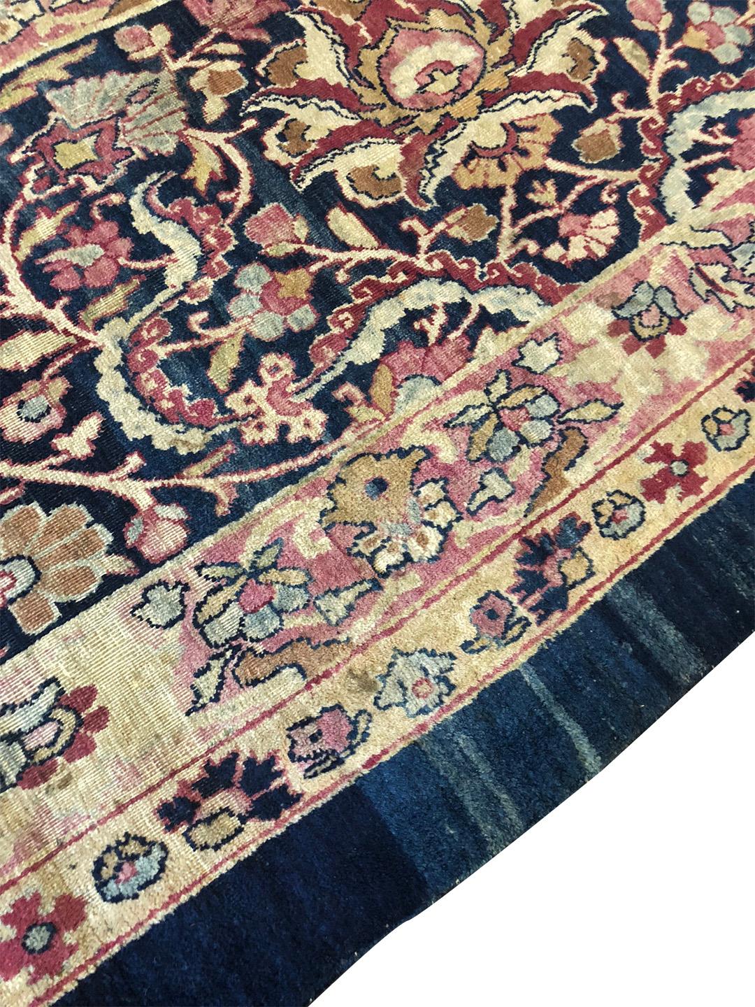 Tissé à la main Tapis de Kerman de la fin du XIXe siècle, originaire du sud-est de la Perse en vente