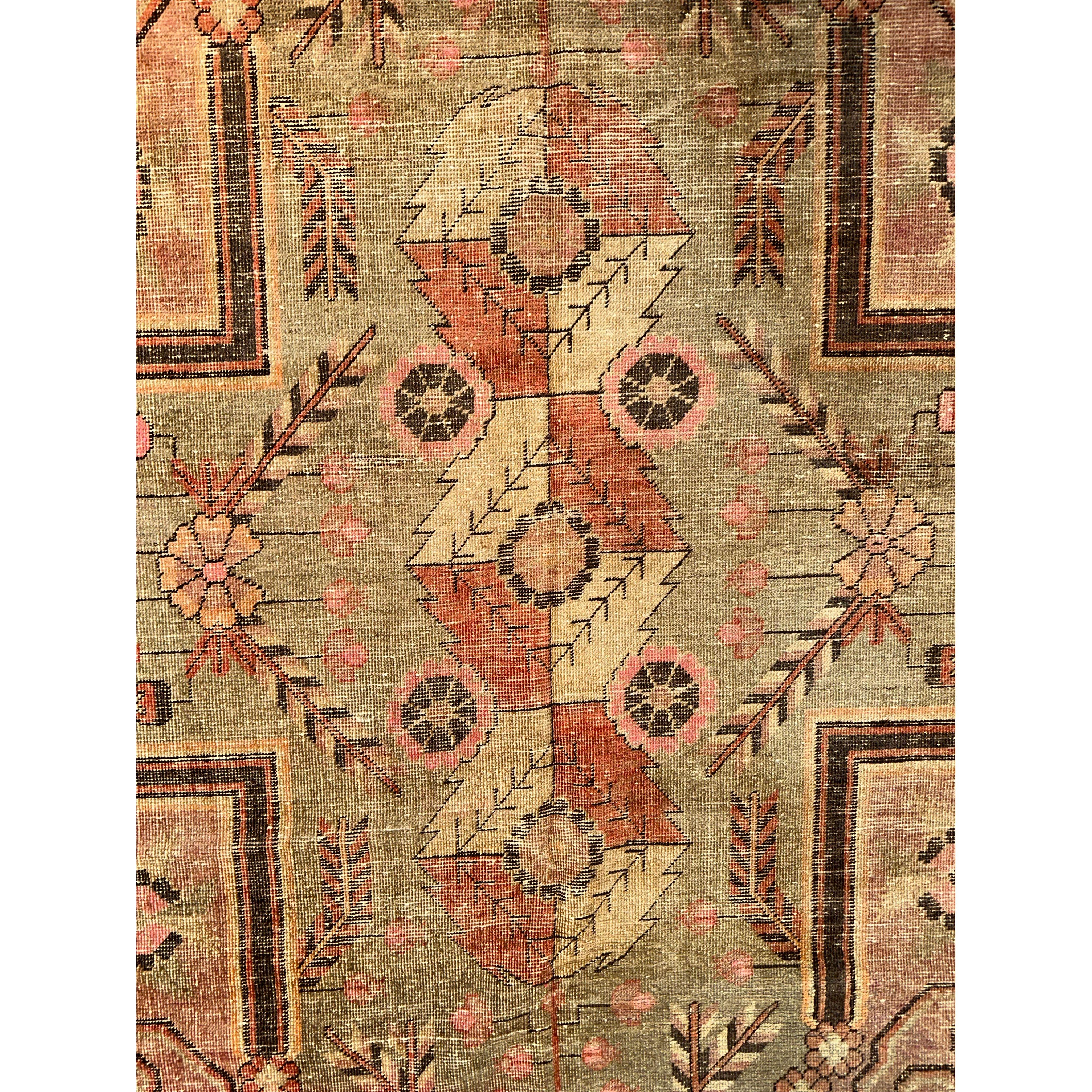 Late-19th Century Khotan Samarkand Rug In Good Condition For Sale In Los Angeles, US