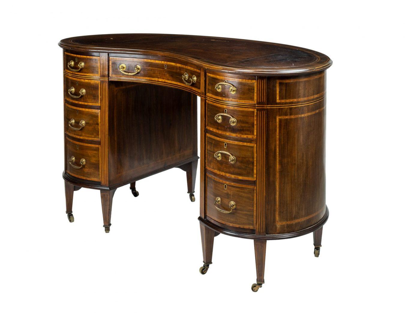 Late 19th Century Kidney Shaped Desk in the Manner of Edwards & Roberts In Good Condition For Sale In Northwich, GB