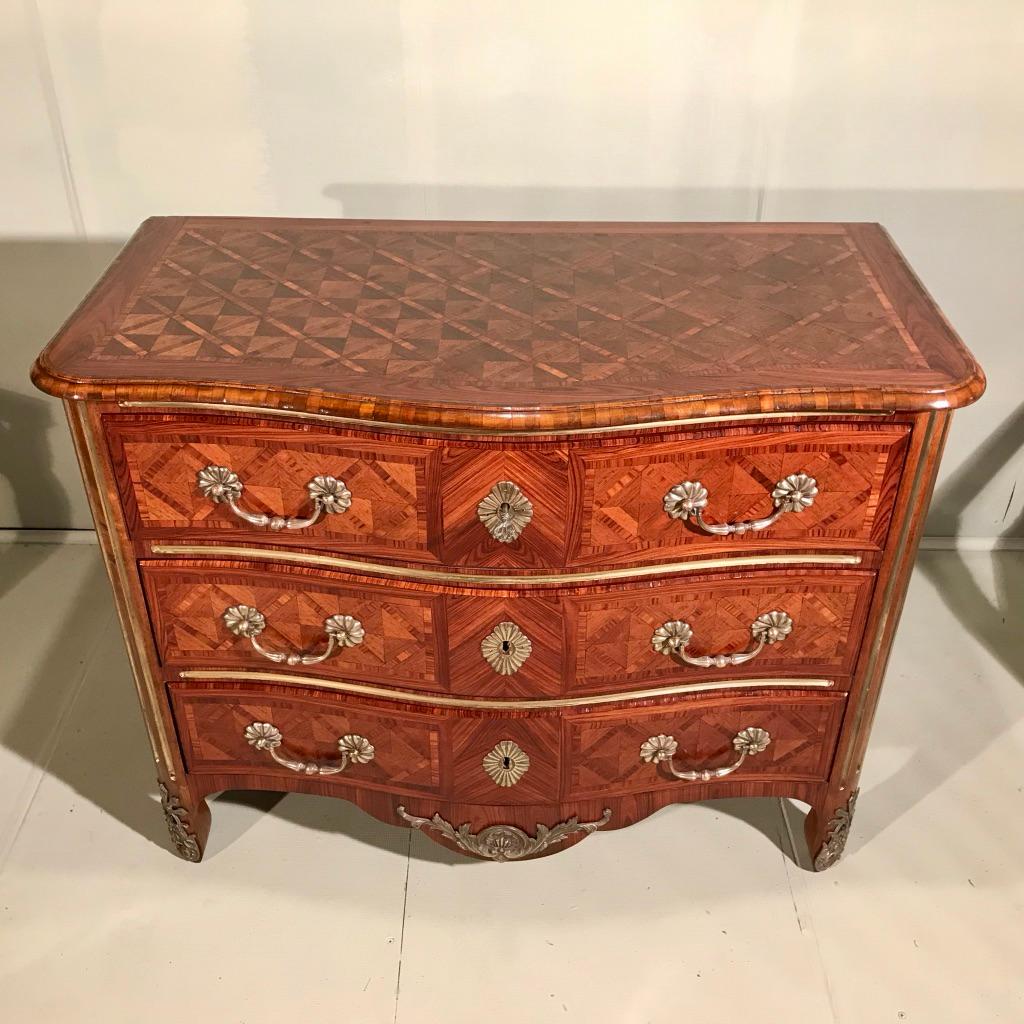 Late 19th Century Kingwood Parquetry Serpentine Commode with Brass Inlay In Good Condition In Uppingham, Rutland