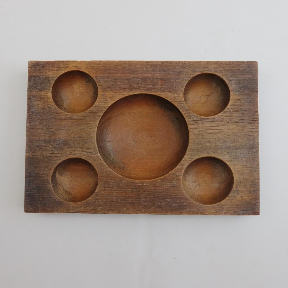 A large late 19th century or early 20th century solid walnut wooden coin tray. Very nice chunky wooden tray with 5 circular cut outs, originally used for coins. Very nicely patinated and worn over use over time. 



ST1424.