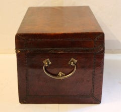 Große chinesische Schweinsleder-Aufbewahrungsbox aus dem späten 19.