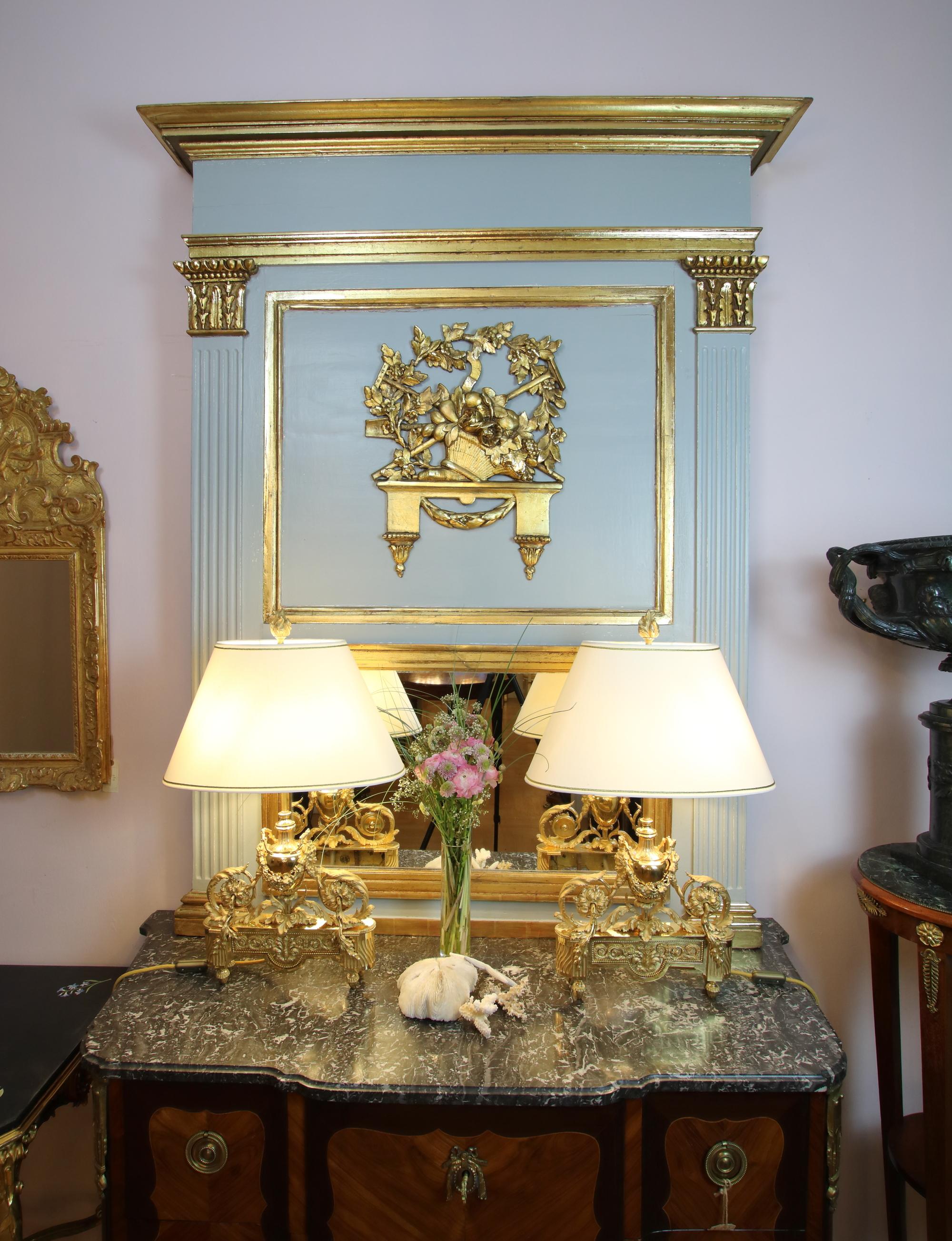 Grand miroir mural ou Trumeau en bois doré peint de style Empire de la fin du XIXe siècle en vente 2
