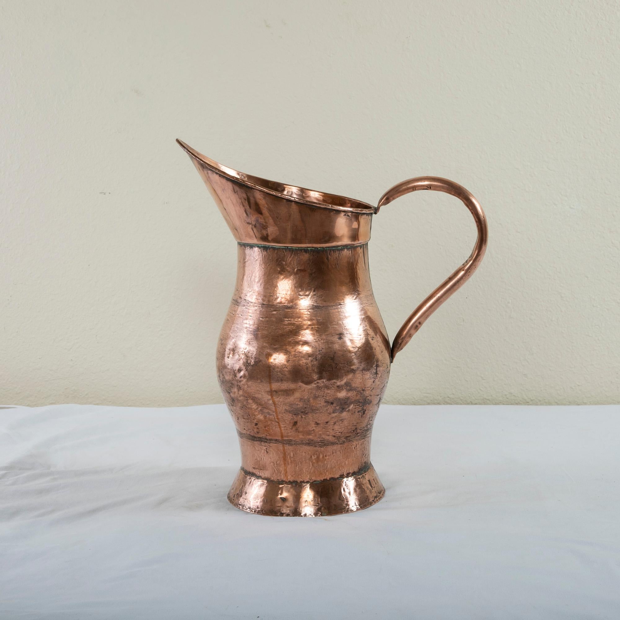 Late 19th Century Large French Hand Hammered Copper Pitcher In Good Condition In Fayetteville, AR