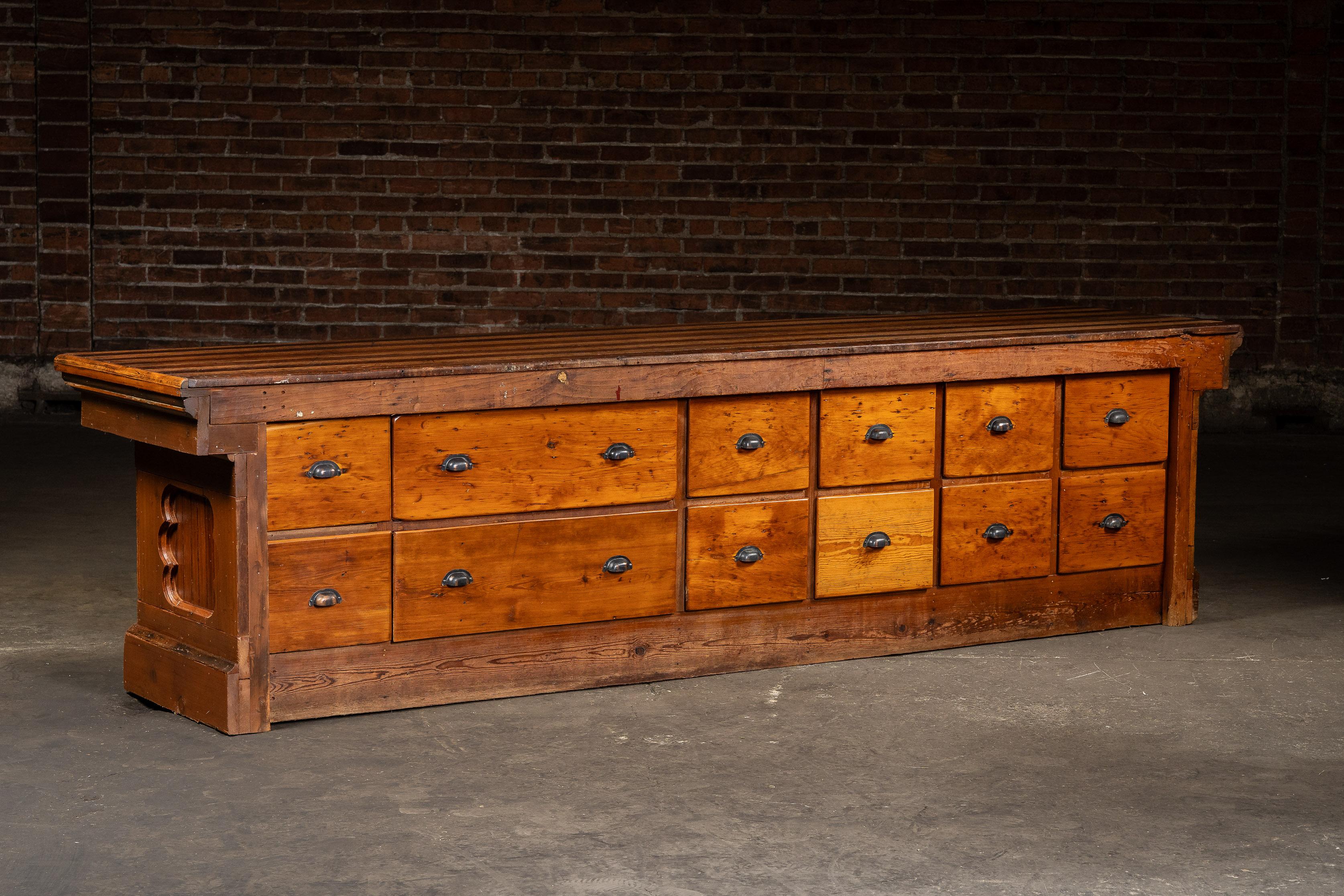 Pin Late 19th Century Large General Store Counter en vente