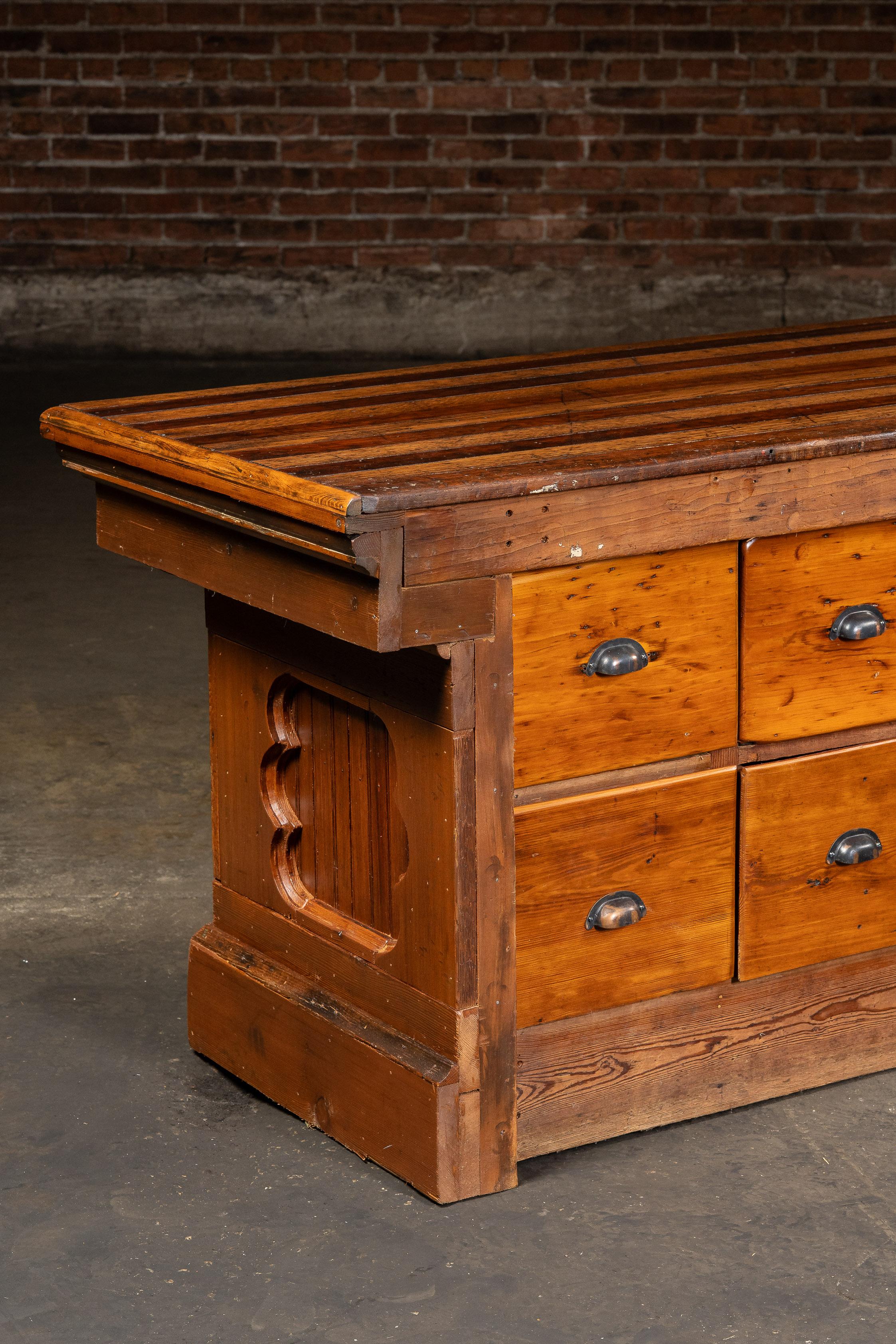 Late 19th Century Large General Store Counter en vente 1