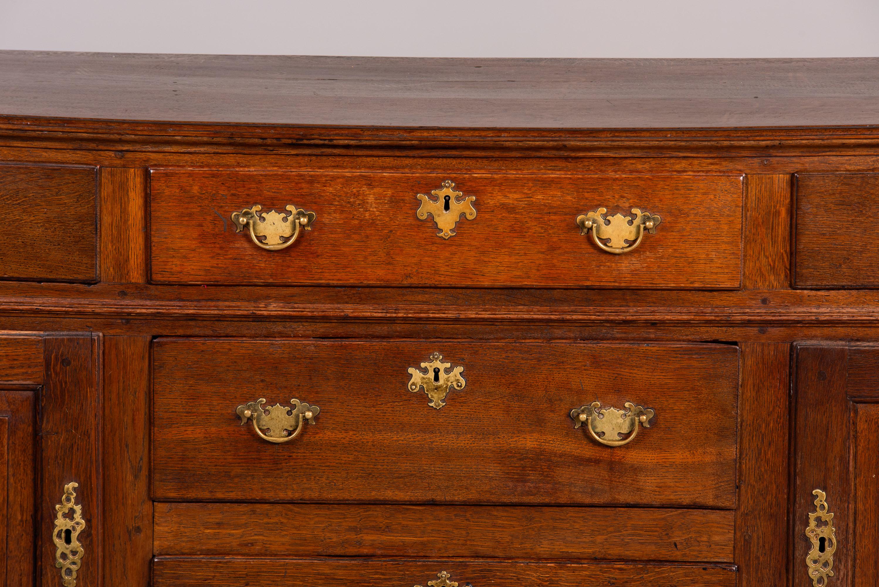 Ottone Base per cassettone in Oak della fine del XIX secolo con ferramenta originale in vendita