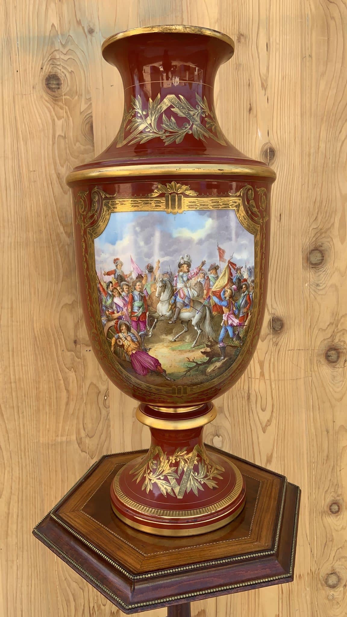 Fin du 19e siècle Grand vase trompette en porcelaine rouge peinte de Severs (France) en vente 2