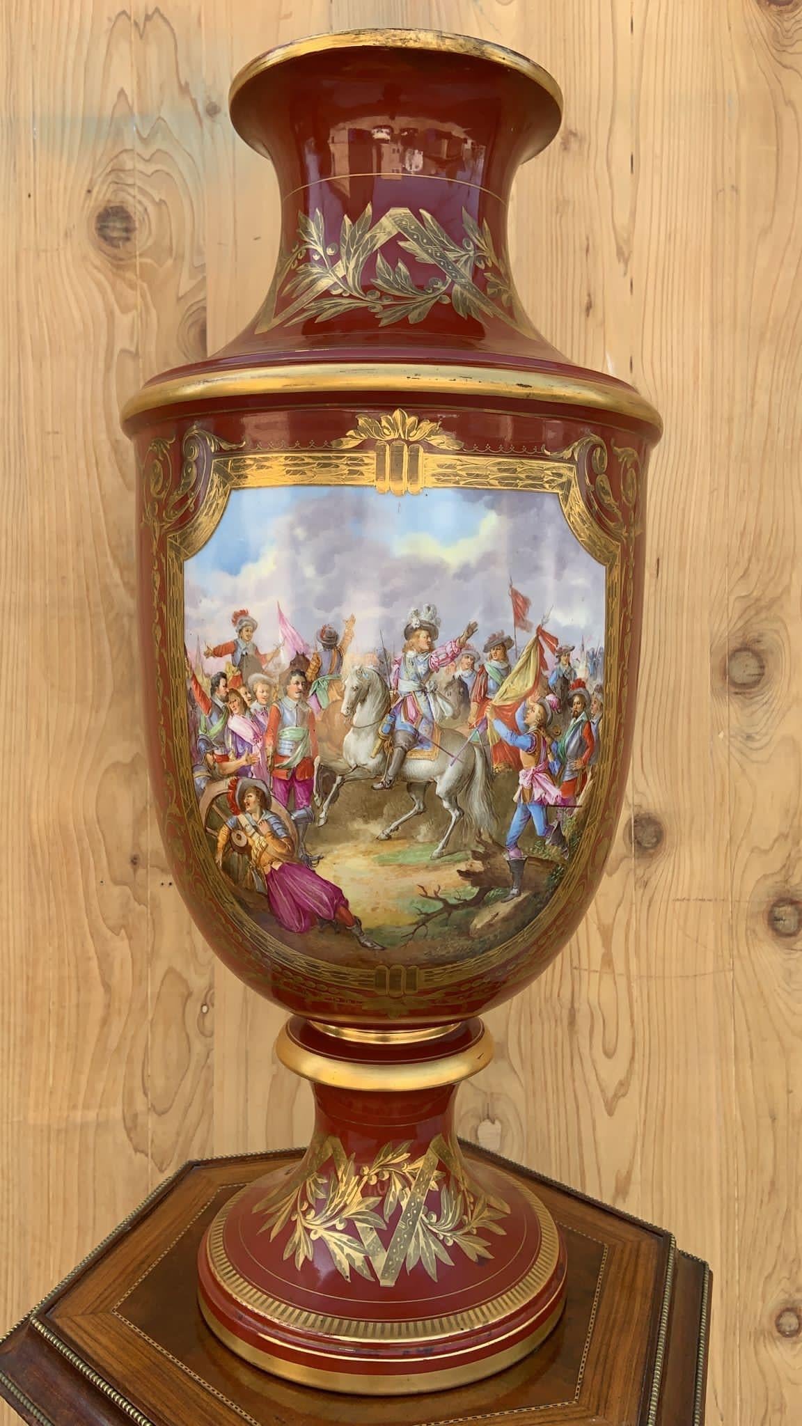 Fin du 19e siècle Grand vase trompette en porcelaine rouge peinte de Severs (France) en vente 4