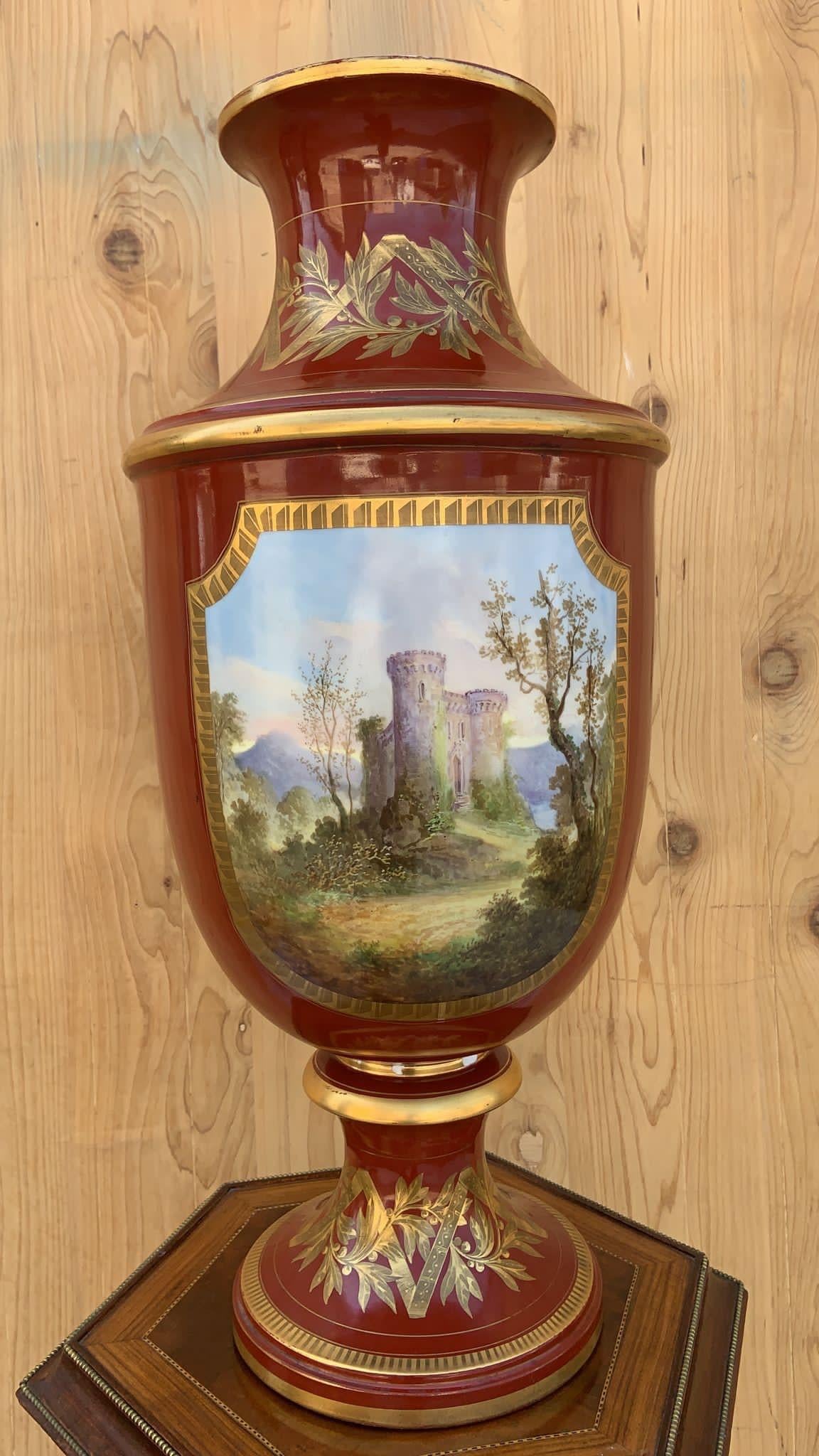 Fin du 19e siècle Grand vase trompette en porcelaine rouge peinte de Severs (France) en vente 7