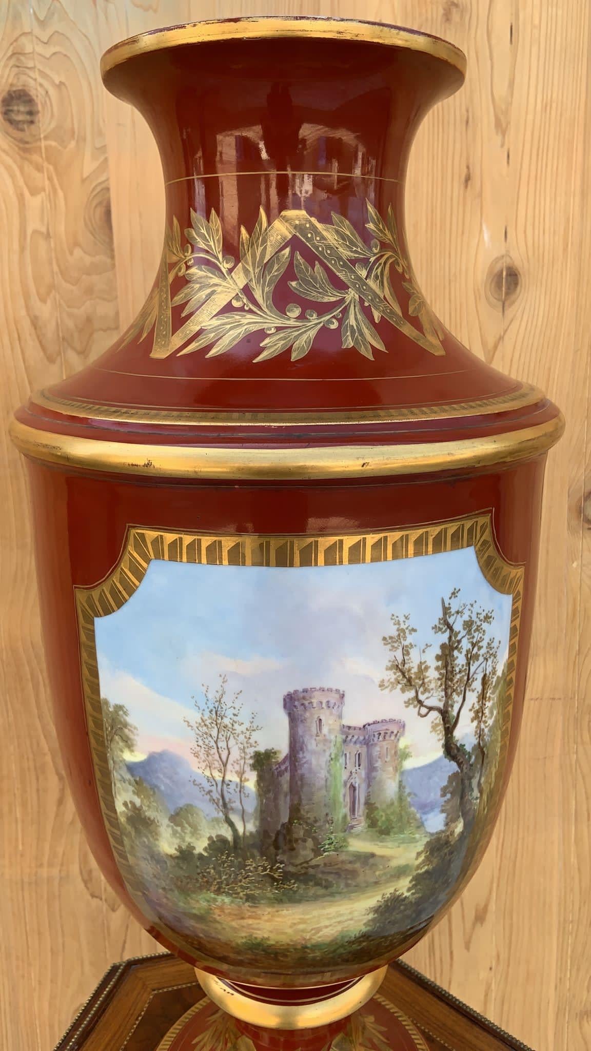 Fin du 19e siècle Grand vase trompette en porcelaine rouge peinte de Severs (France) en vente 9