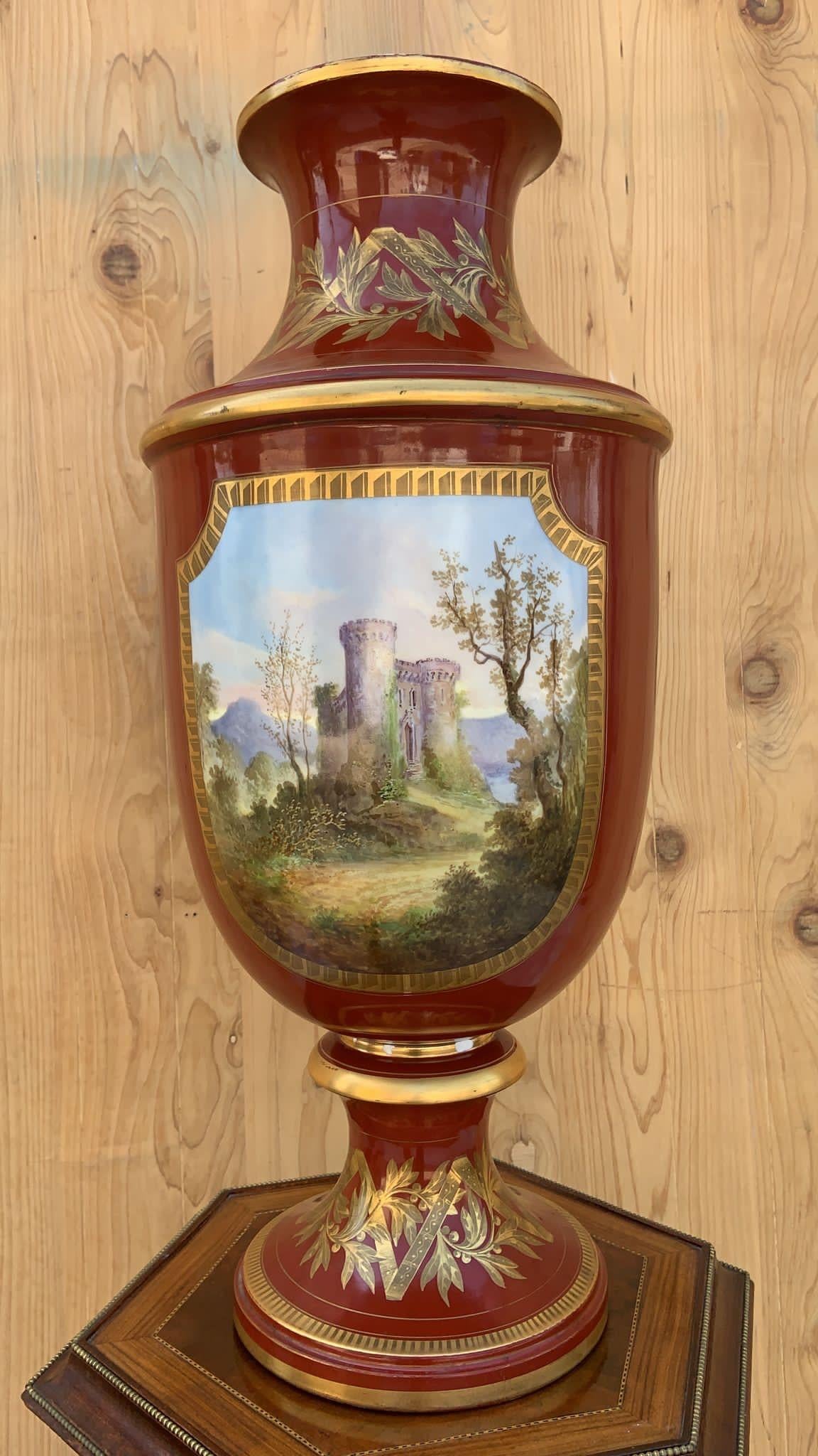 Fin du 19e siècle Grand vase trompette en porcelaine rouge peinte de Severs (France) en vente 10