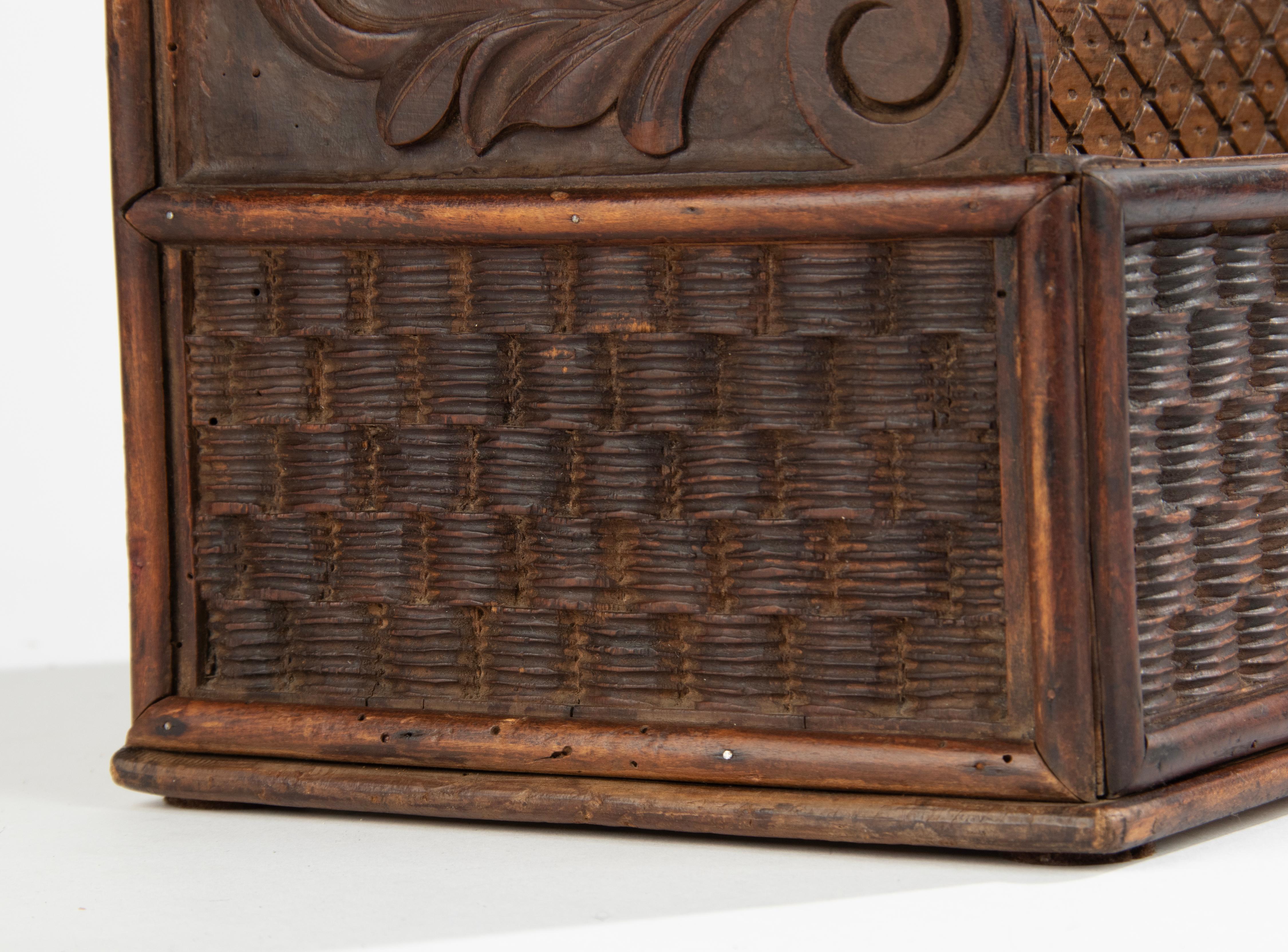Late 19th Century Large Walnut Carved Desk Letter/Stationery Rack For Sale 5