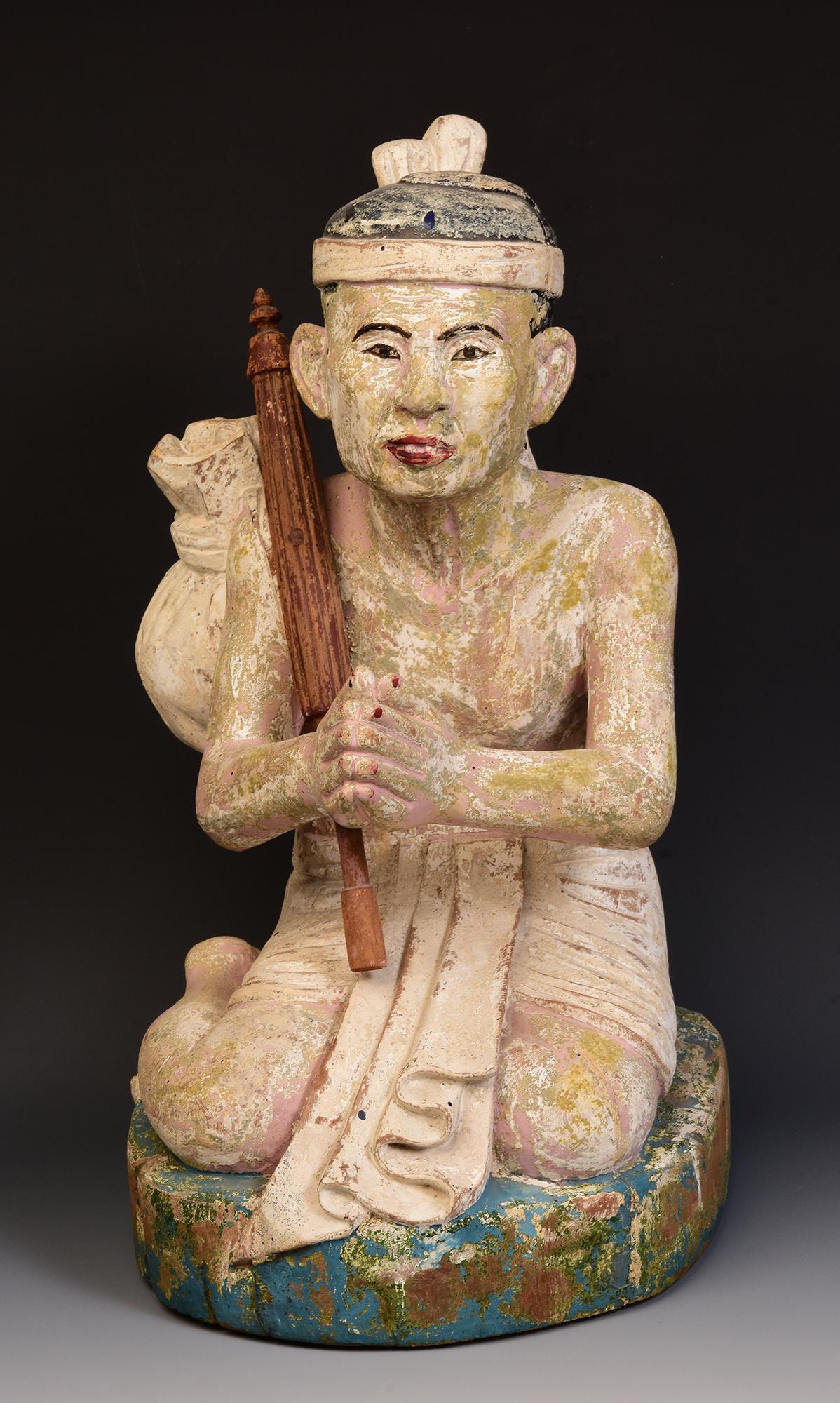 Antica figura seduta in legno birmano.

Età: Birmania, tardo periodo Mandalay, fine del XIX secolo
Dimensioni: Altezza 43,5 C.M. / Larghezza 23 C.M. / Lunghezza 27,5 C.C.
Condizioni: Buone condizioni generali (qualche degrado previsto a causa