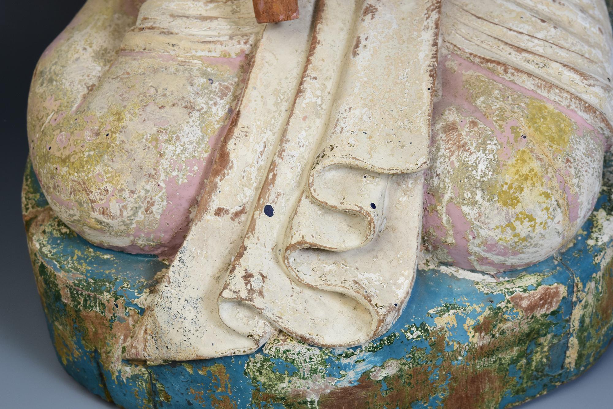 Fine del XIX secolo, fine Mandalay, antica figura seduta birmana in legno In condizioni buone in vendita a Sampantawong, TH