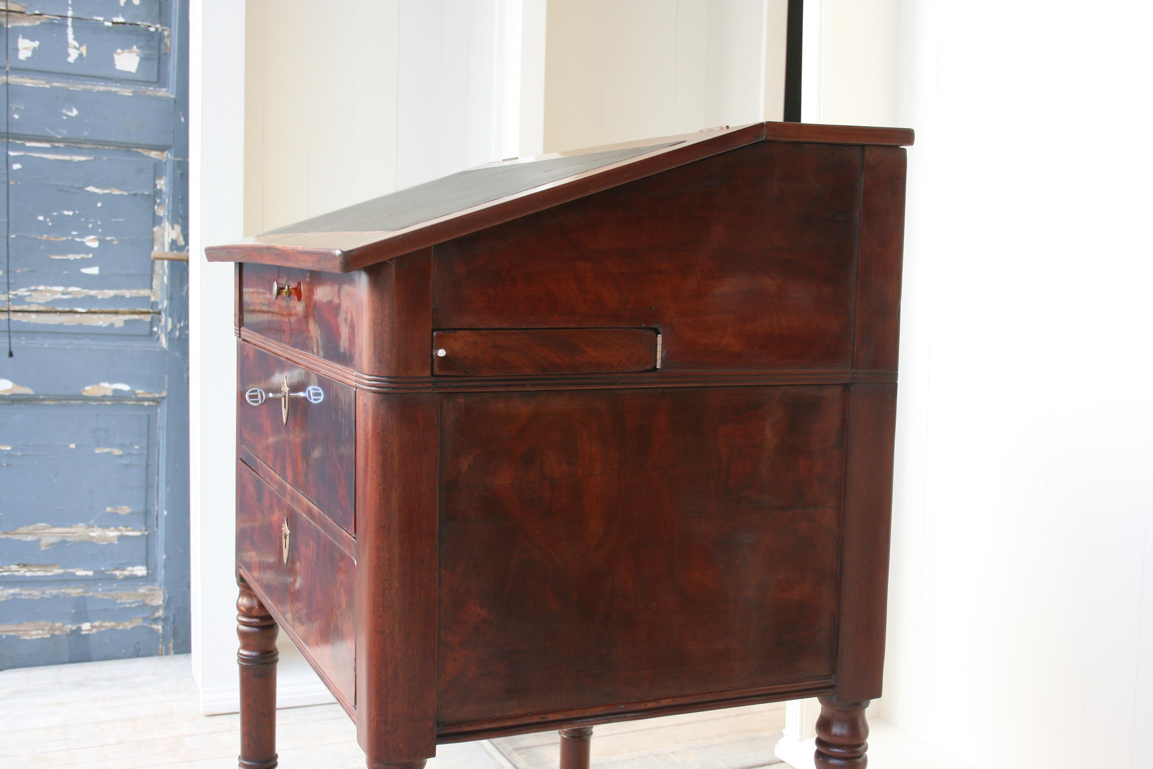 Shellac Desk Late 19th Century Lectern / High Desk, Mahogany Shellac Polished at 1stDibs