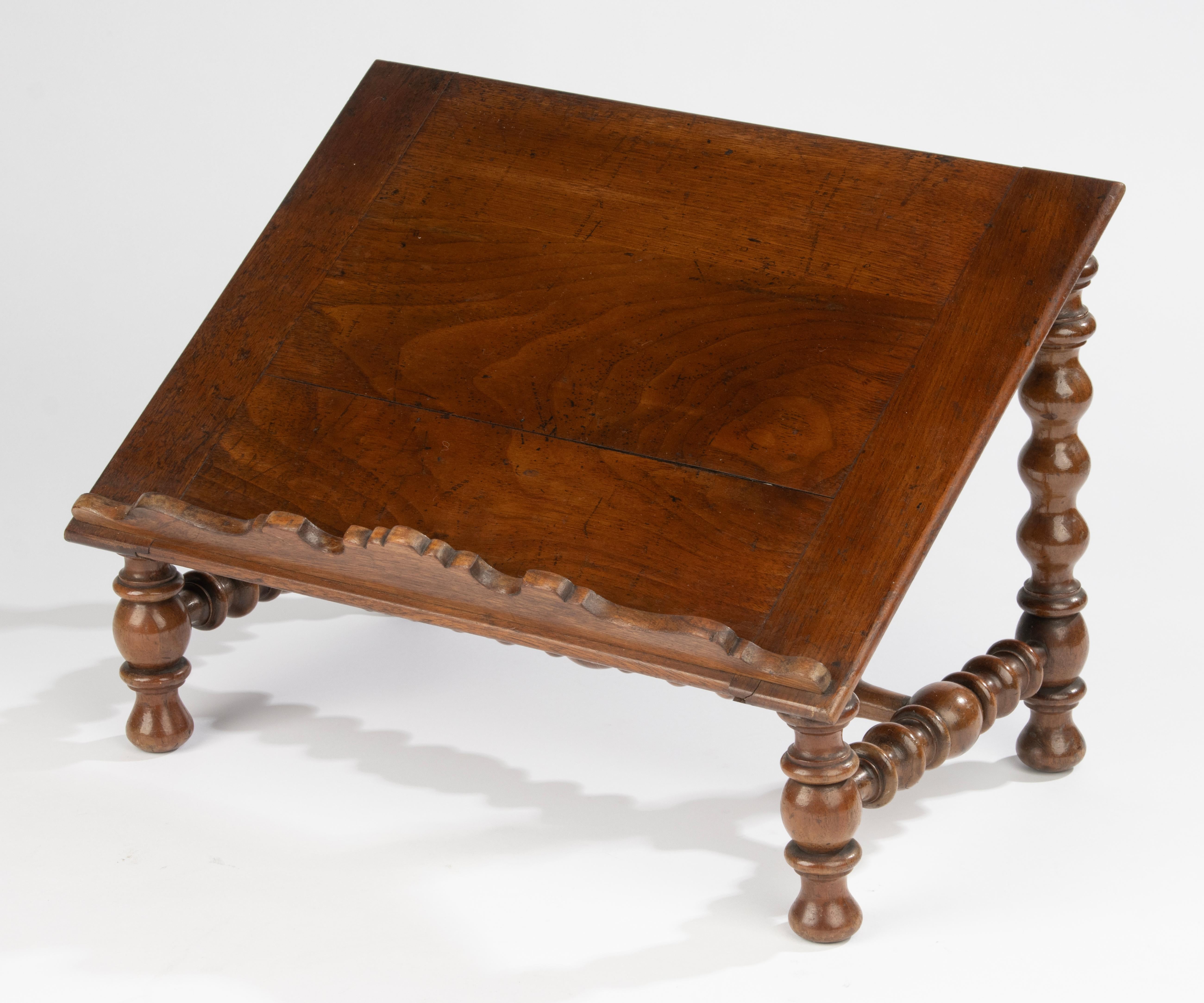 Atril de lectura de finales del siglo XIX - Madera de haya Hecho a mano en venta
